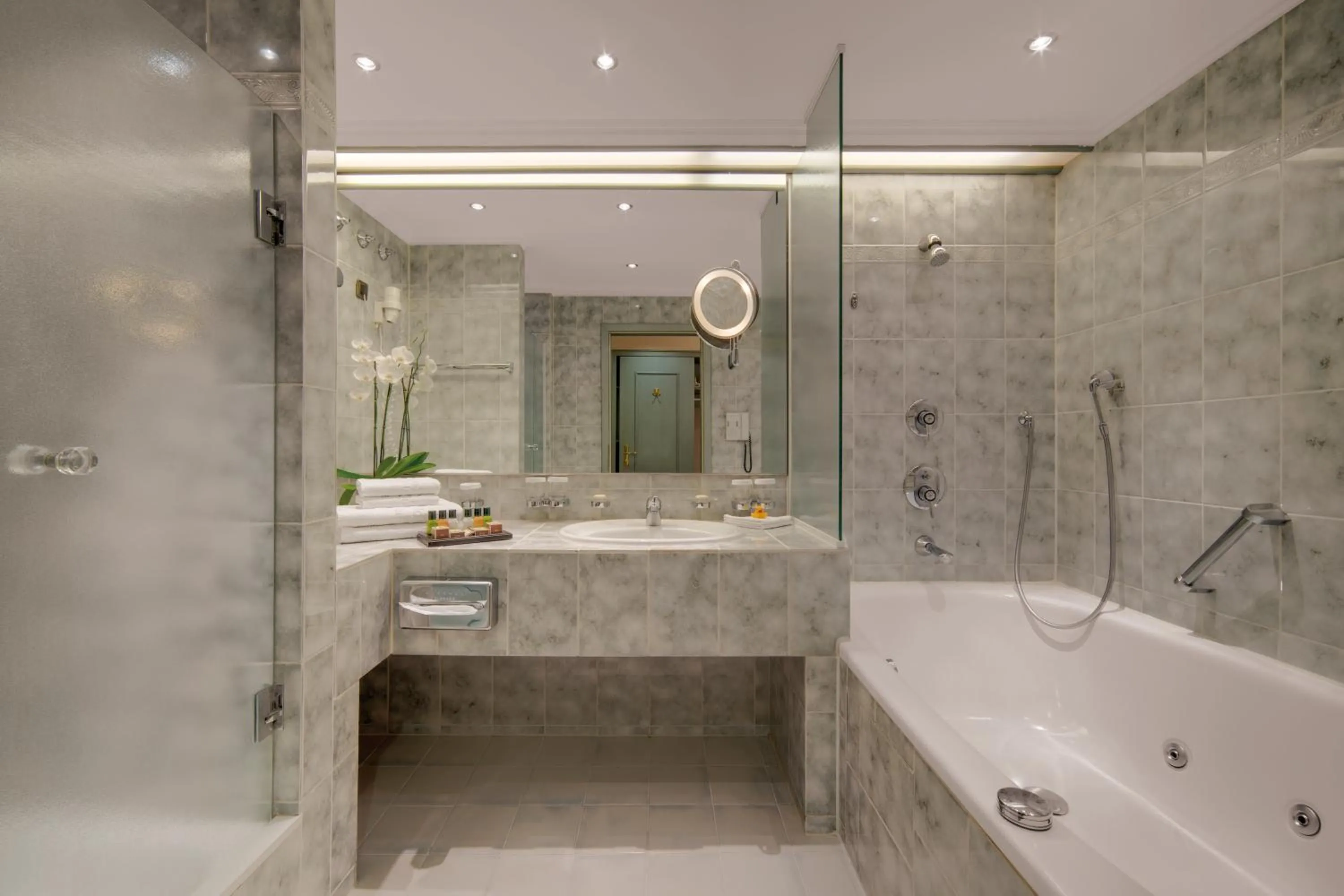 Balcony/Terrace in Hotel Europäischer Hof Heidelberg, Bestes Hotel Deutschlands in historischer Architektur