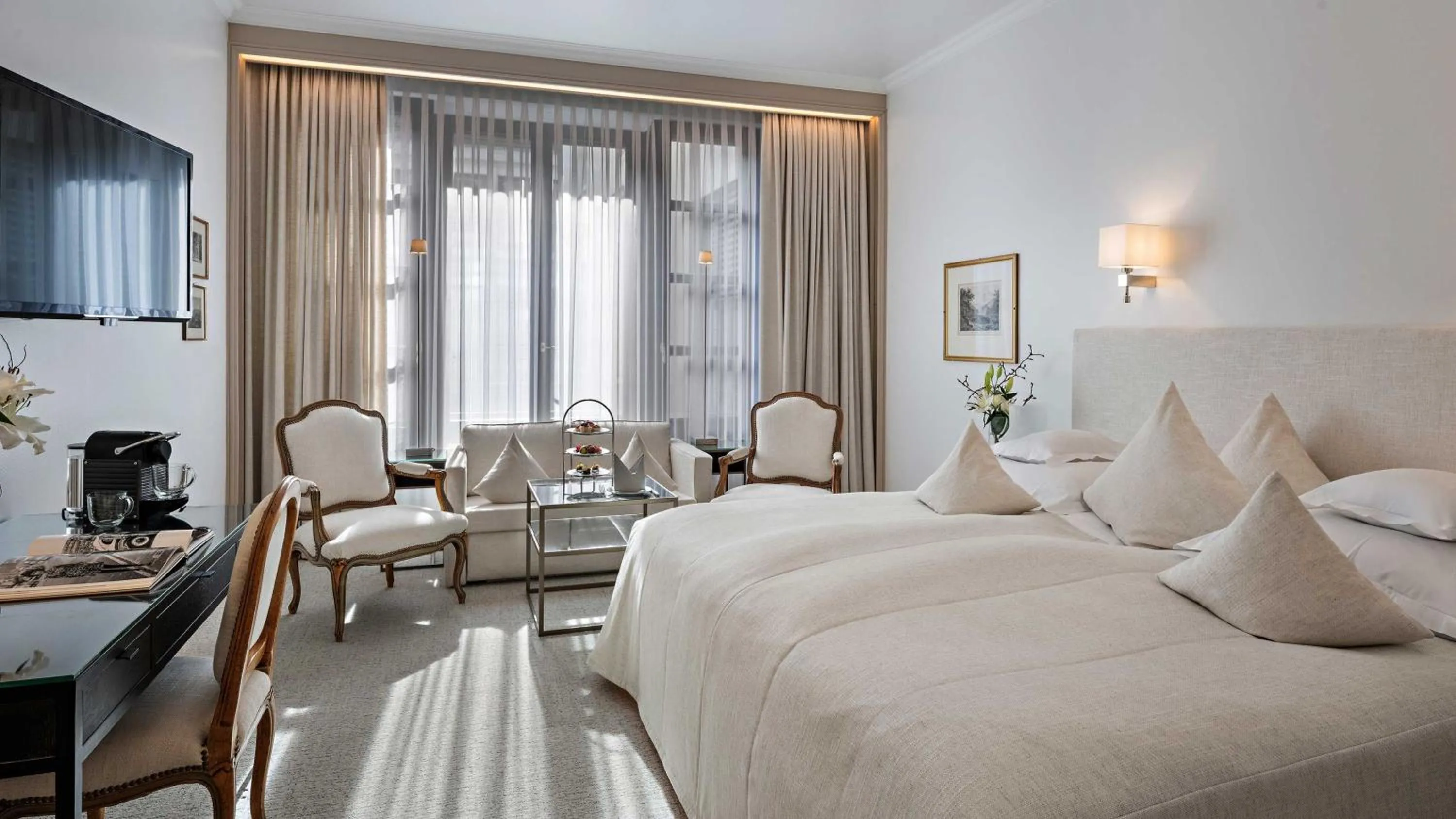 Bed in Hotel Europäischer Hof Heidelberg, Bestes Hotel Deutschlands in historischer Architektur