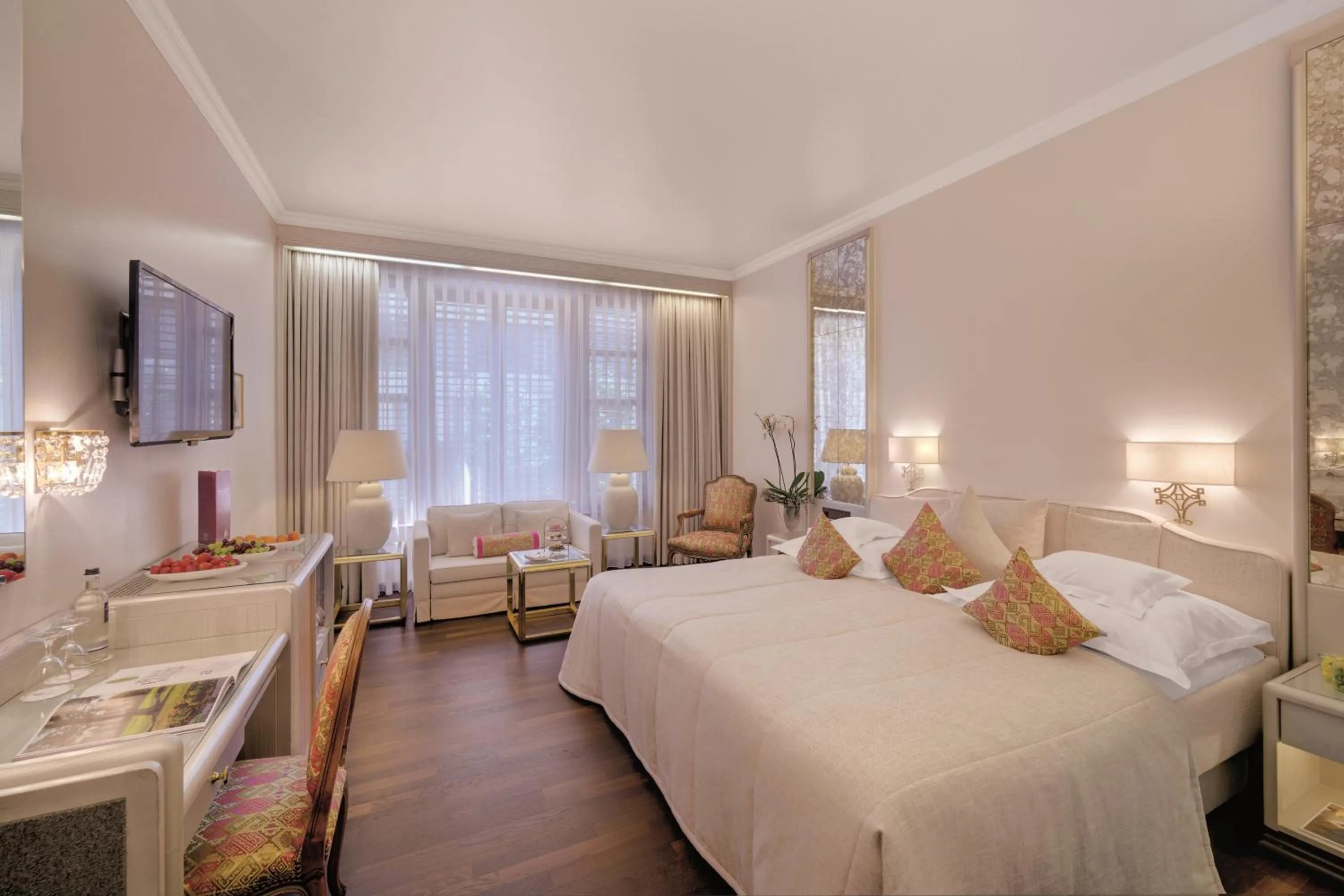 Photo of the whole room, Bed in Hotel Europäischer Hof Heidelberg, Bestes Hotel Deutschlands in historischer Architektur