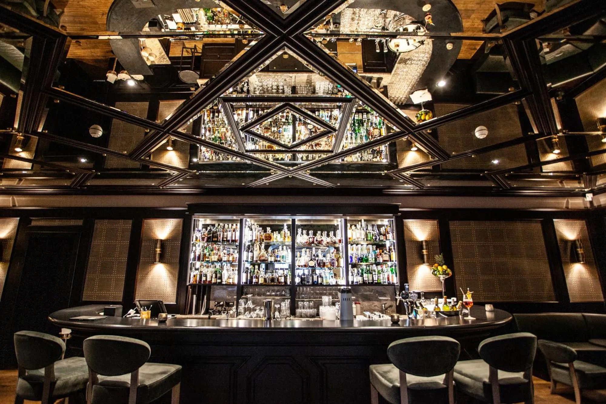 Lounge or bar in Mont Cervin Palace