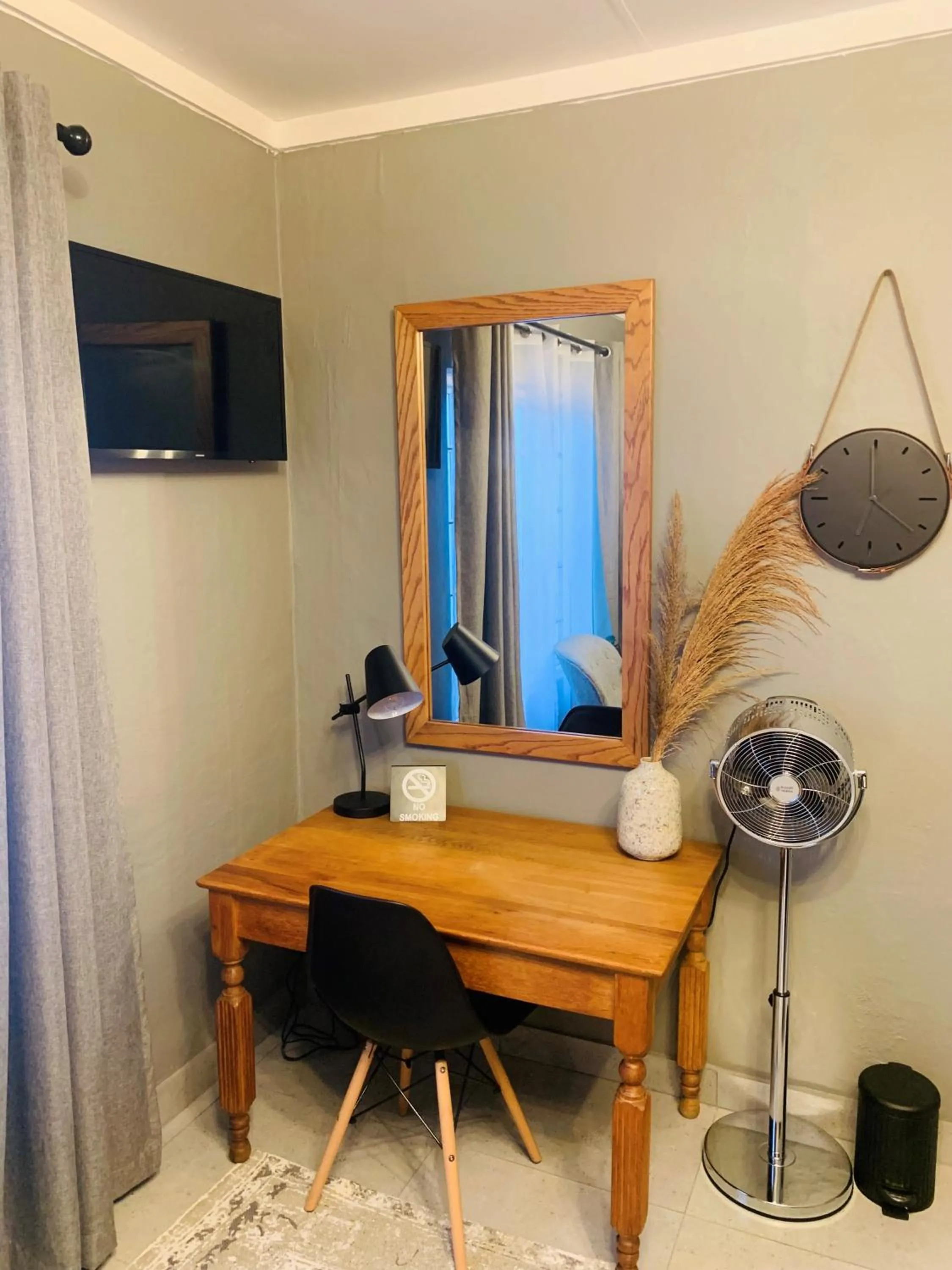 Double Room with Private Bathroom in Battiss Guest House