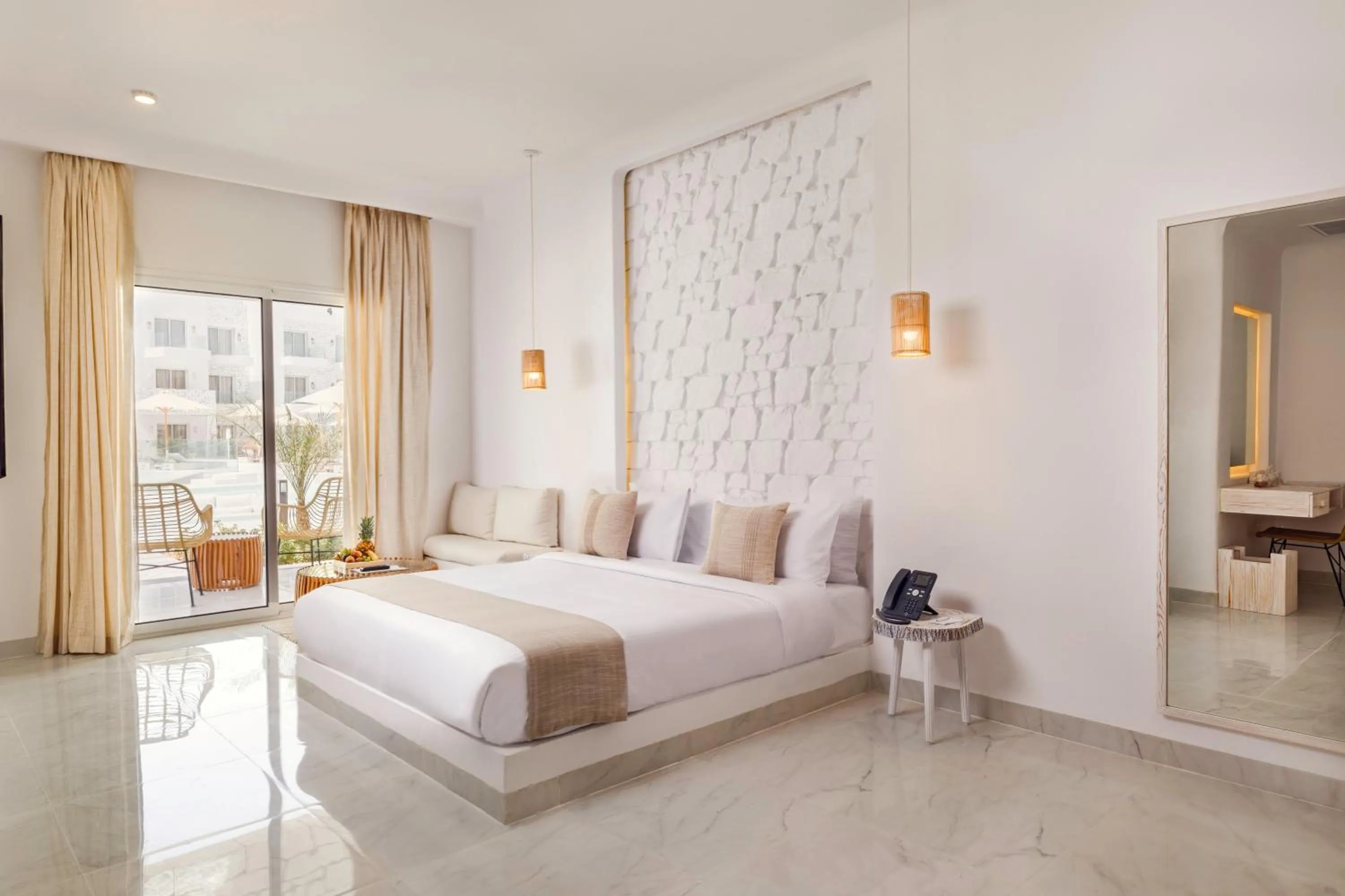 Bedroom, Bed in Tanoak Resort