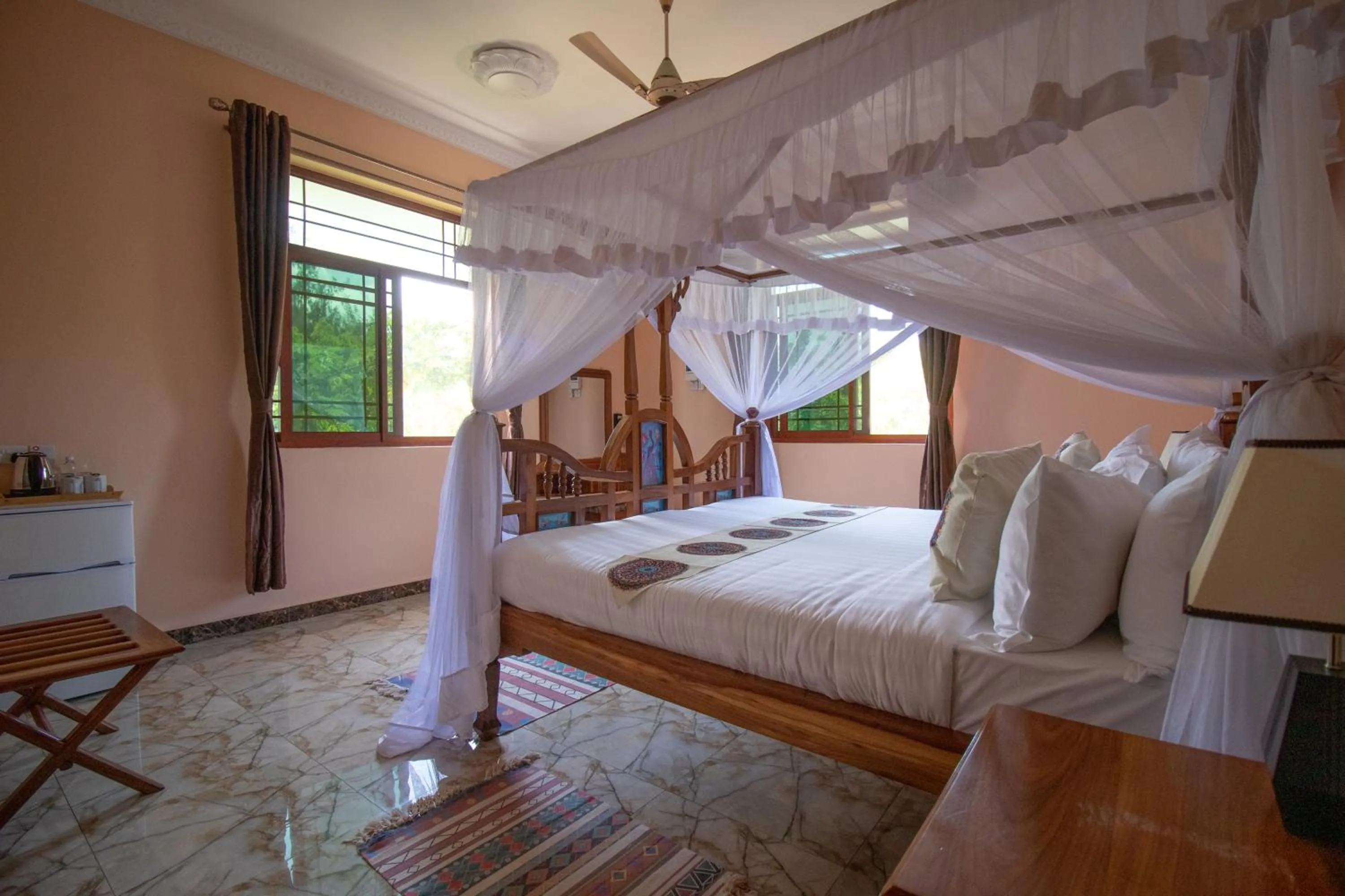 Bed in Sunny Palms Beach Bungalows