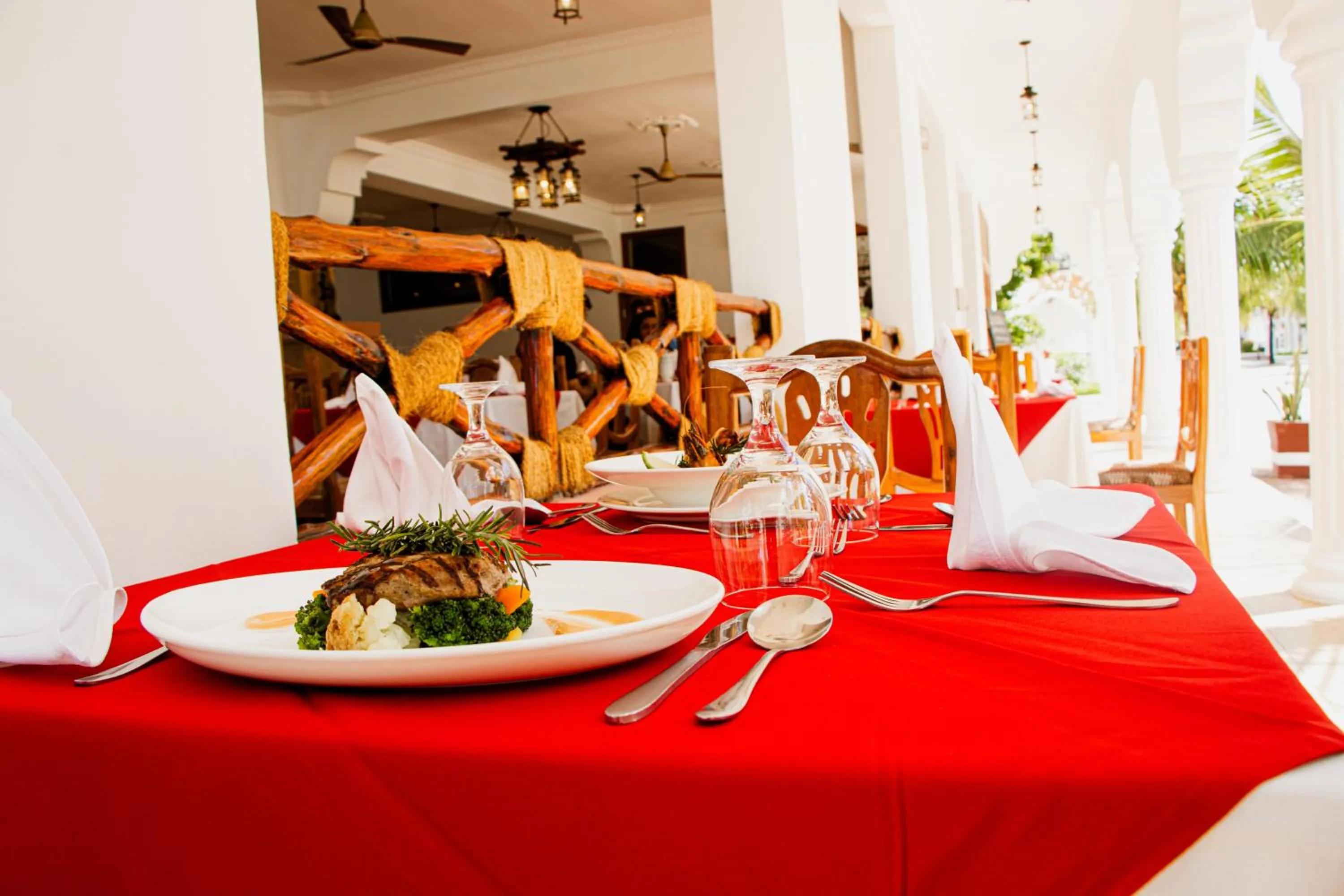 Restaurant/places to eat in Sunny Palms Beach Bungalows