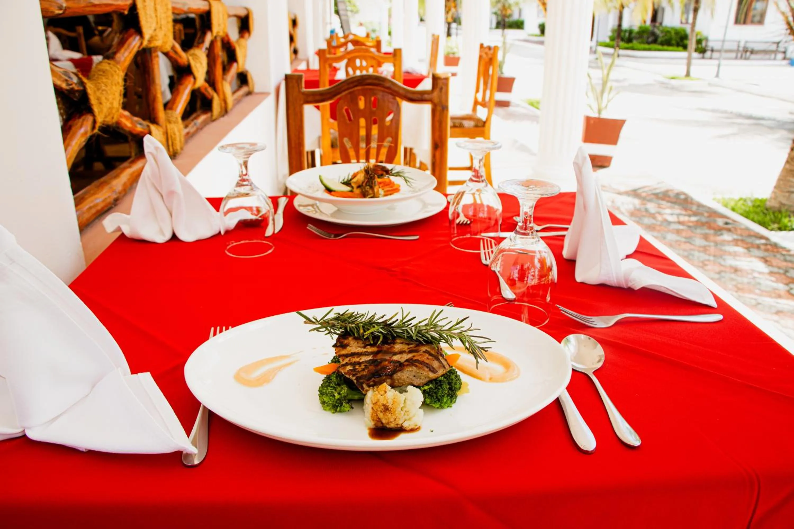 Restaurant/places to eat in Sunny Palms Beach Bungalows