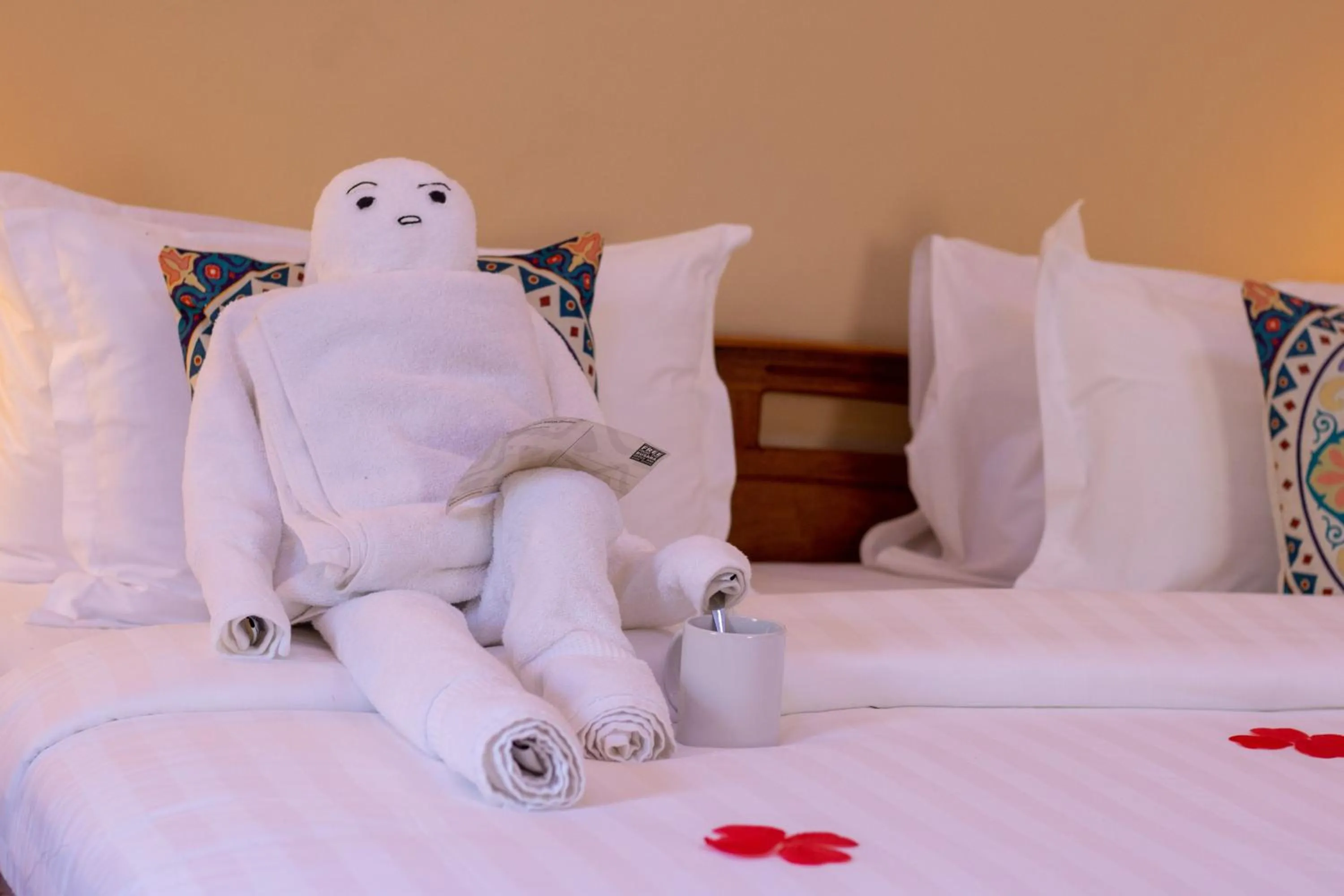 Bed in Sunny Palms Beach Bungalows