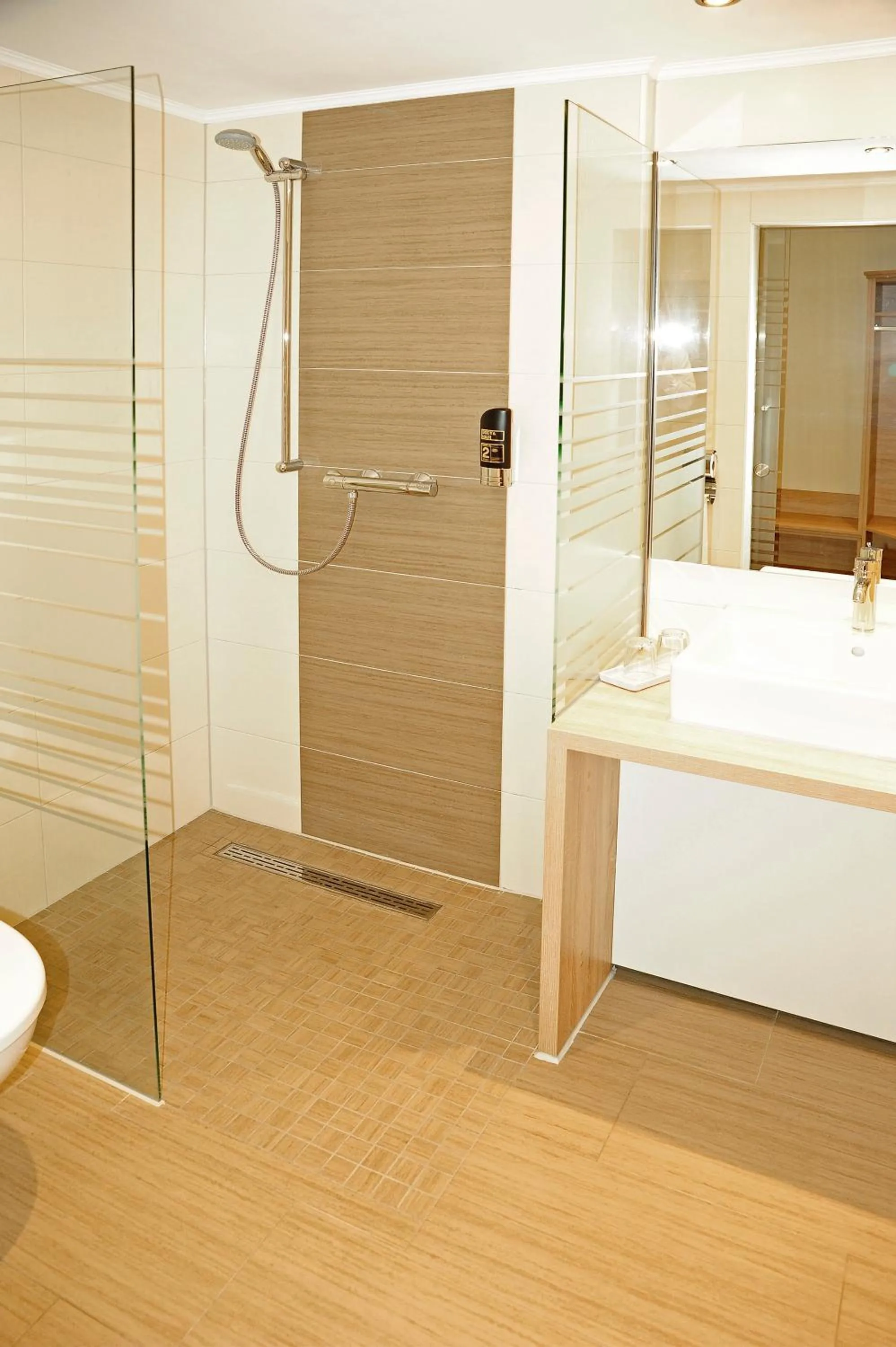 Shower in Hotel Restaurant Doppeladler