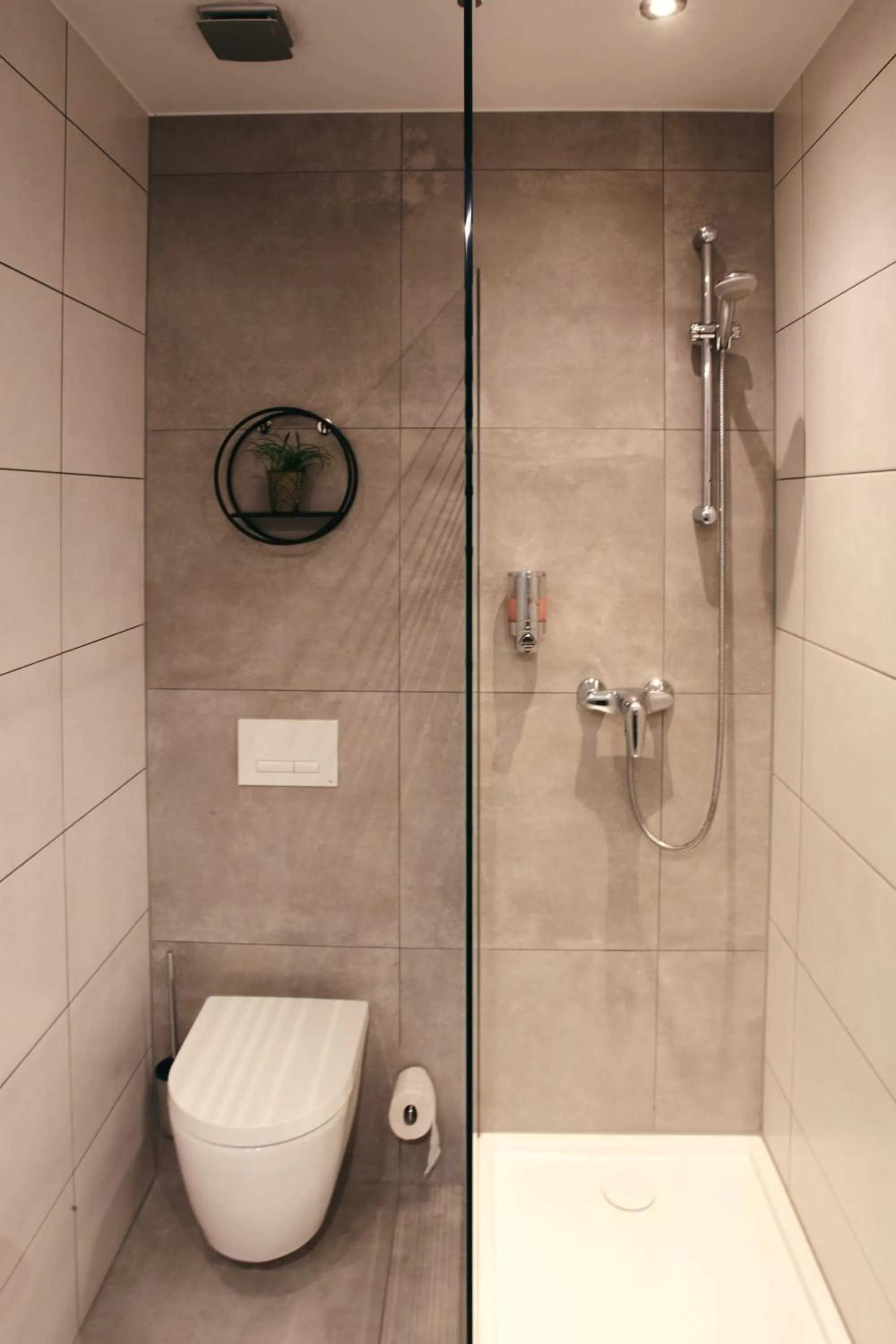 Shower in Hotel Restaurant Doppeladler