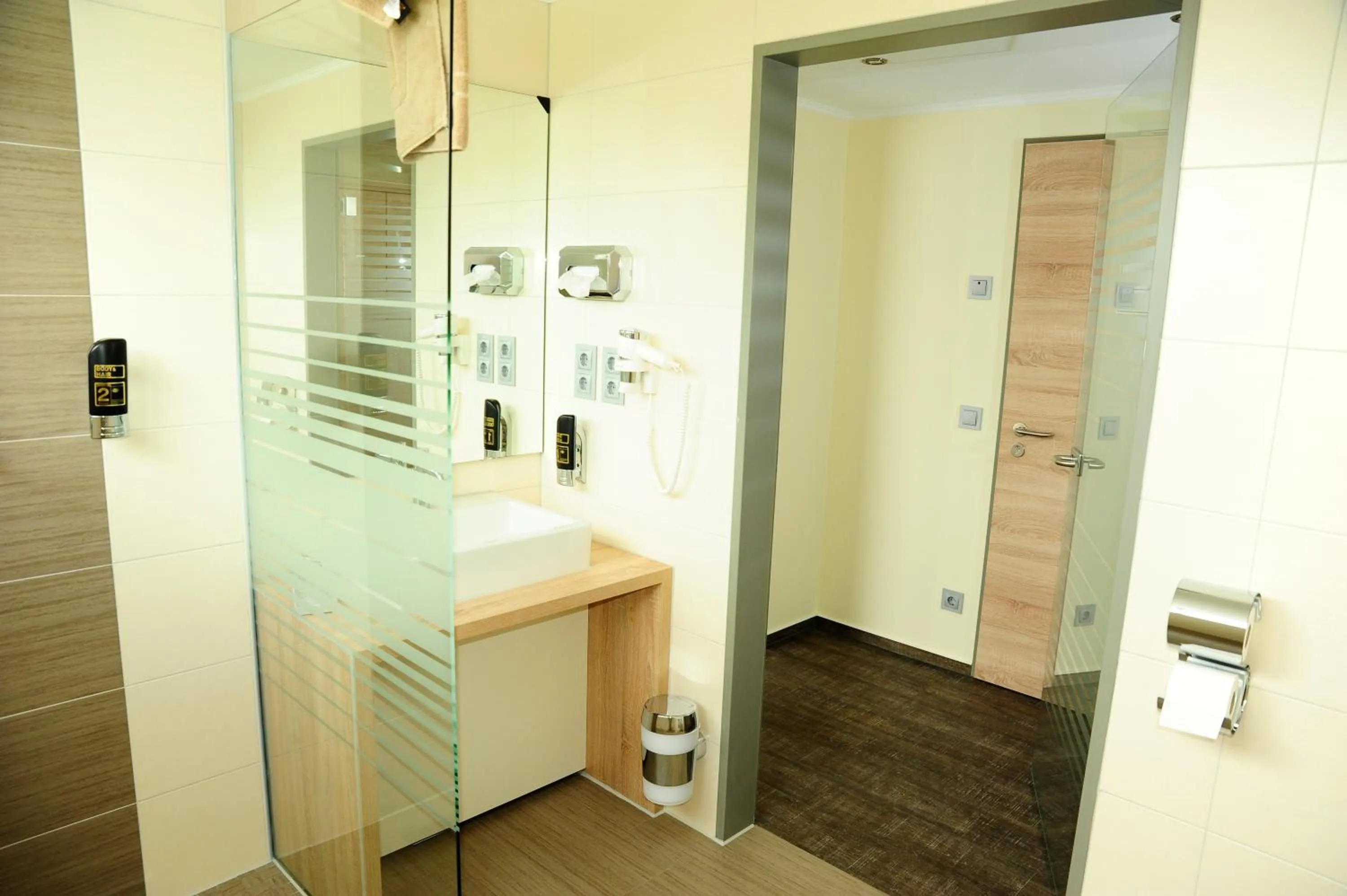 Shower in Hotel Restaurant Doppeladler