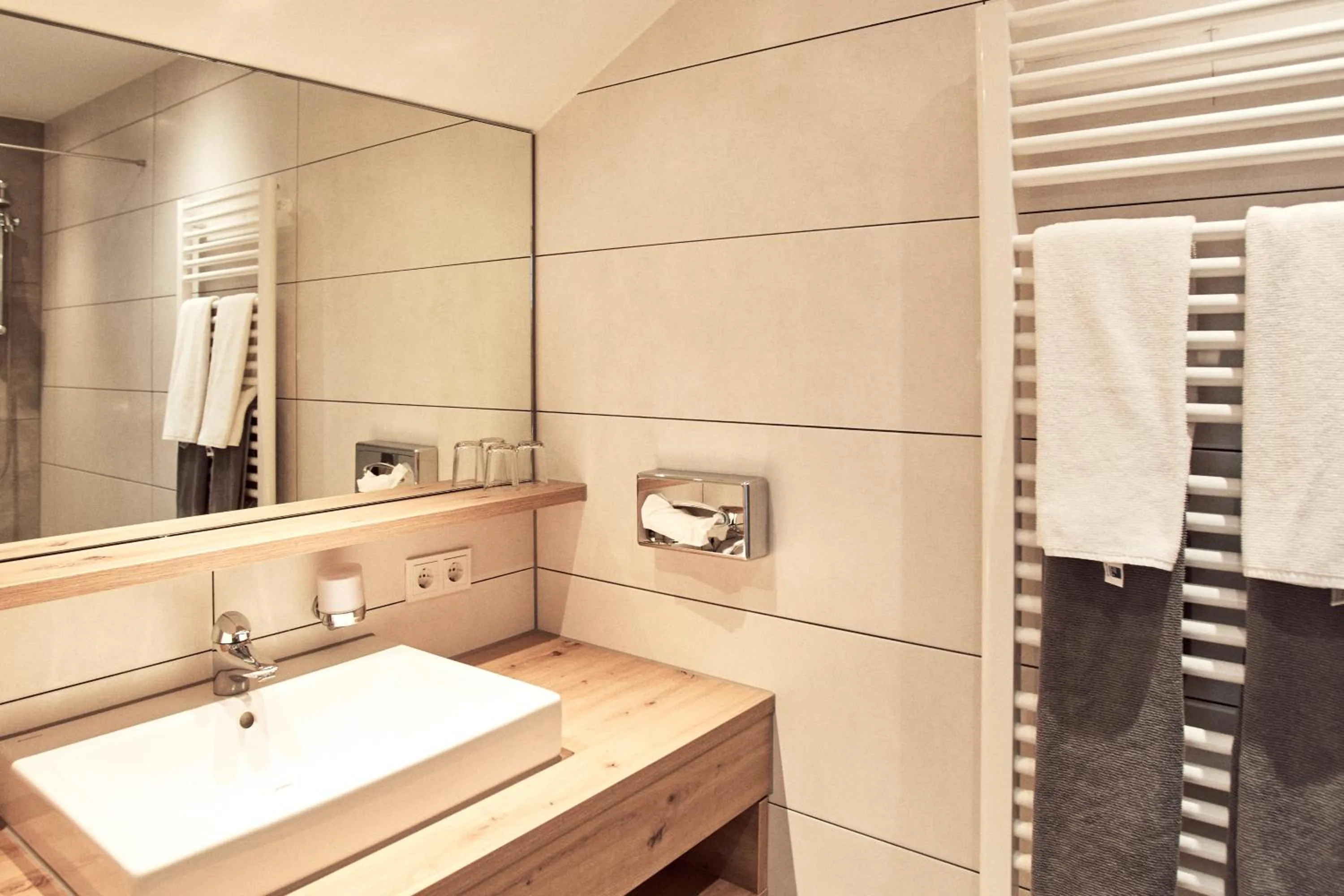 Shower in Hotel Restaurant Doppeladler