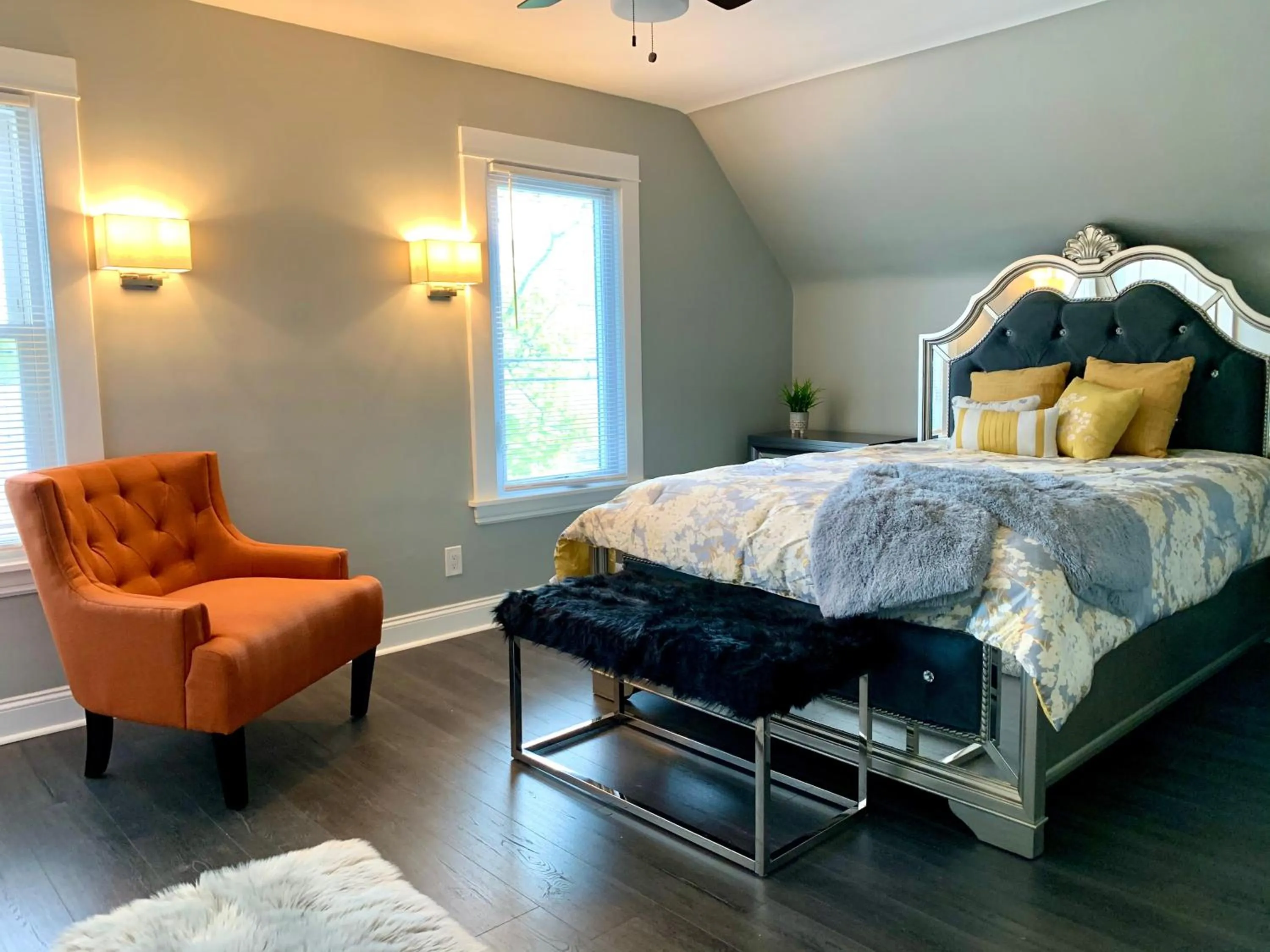 Bed in The Oakwood Cottage- With Private Yard & Parking, Minutes From Falls & Casino by Niagara Hospitality