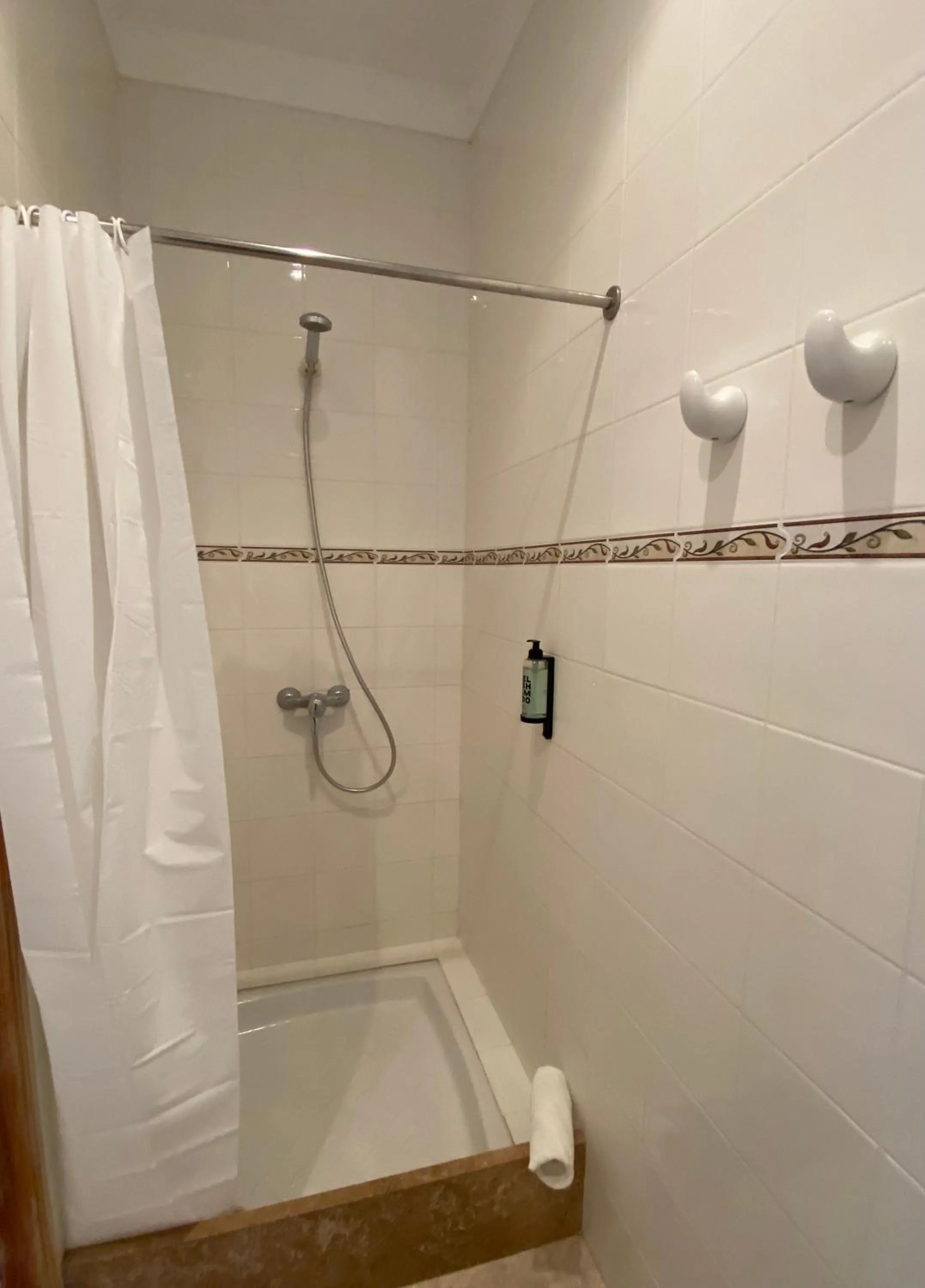 Shower in Hostal Palmaria