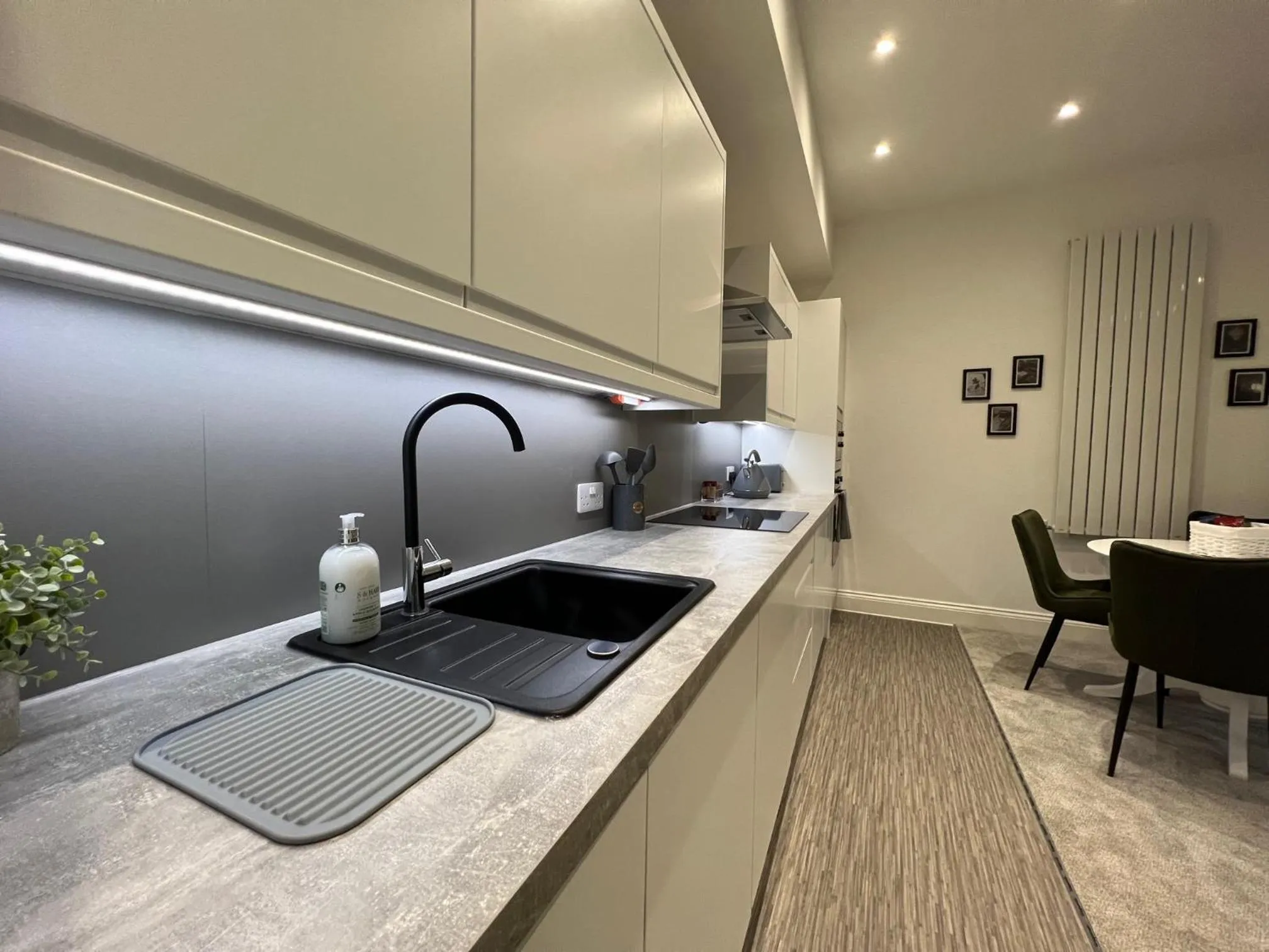 Kitchen or kitchenette in Winckley Square Residences
