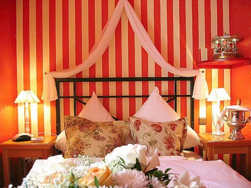 Photo of the whole room, Bed in Hotel Schieferhof - GlasLUST