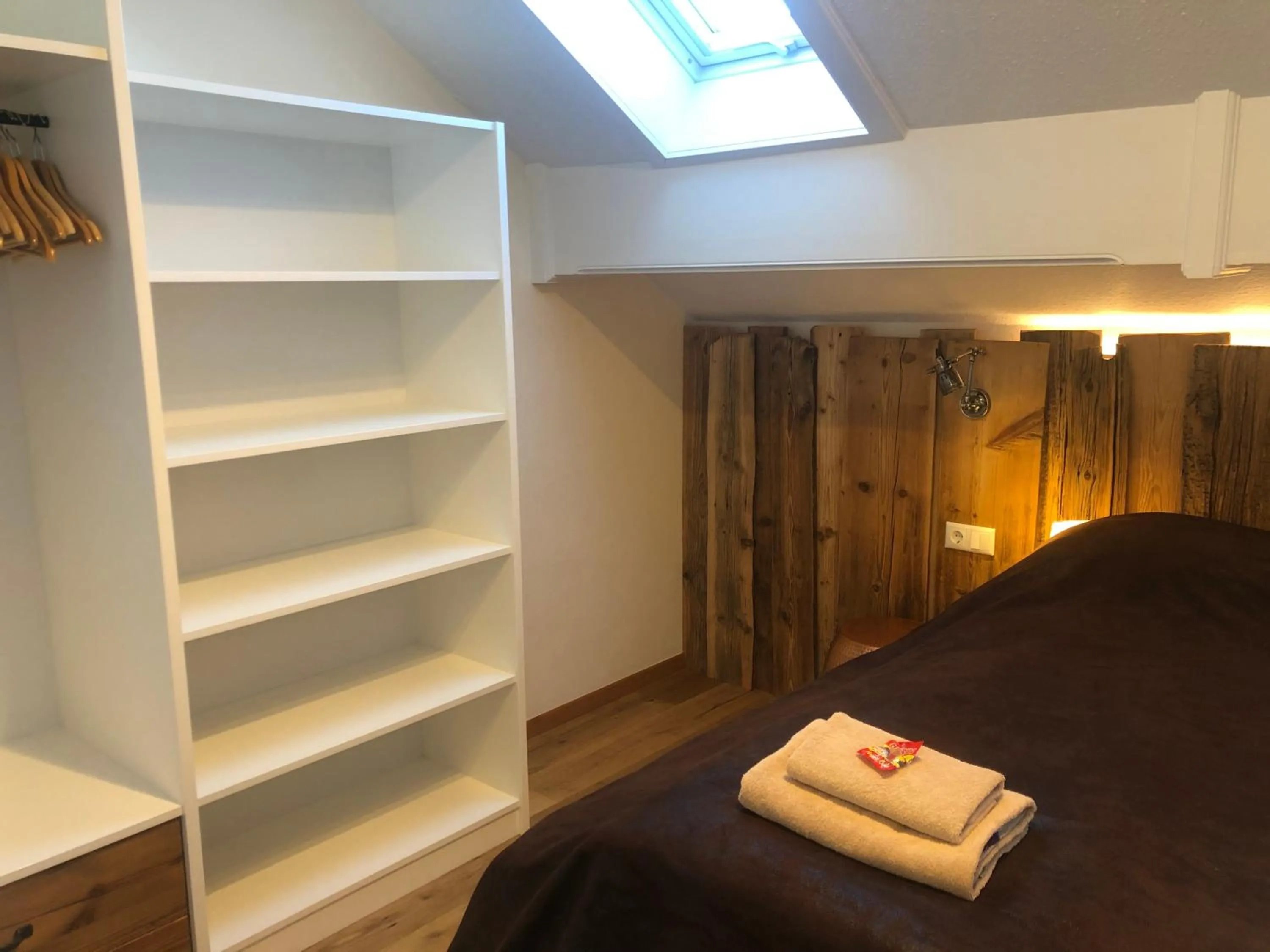 Bedroom, Bed in Landhaus Kössel