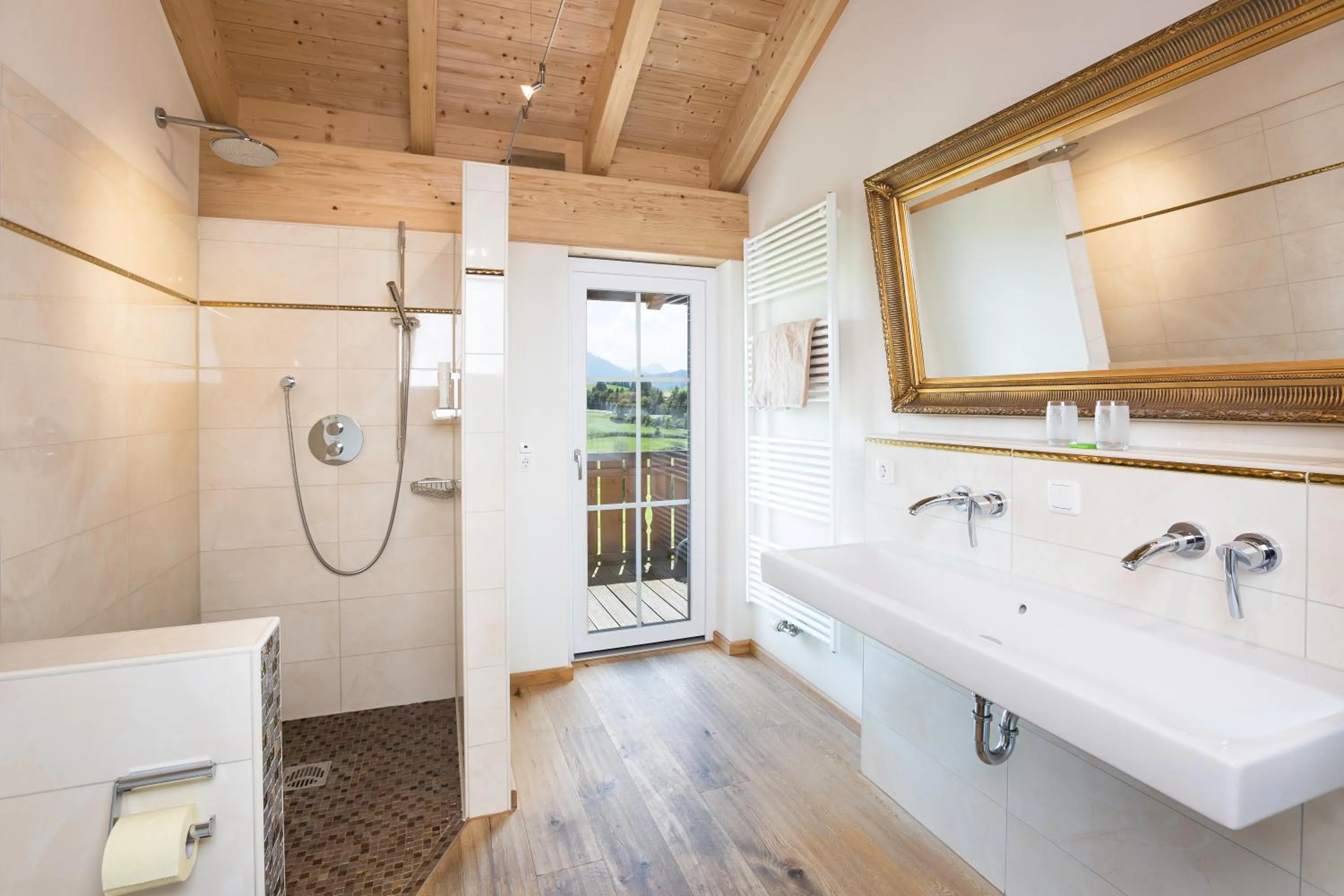 Photo of the whole room in Landhaus Kössel