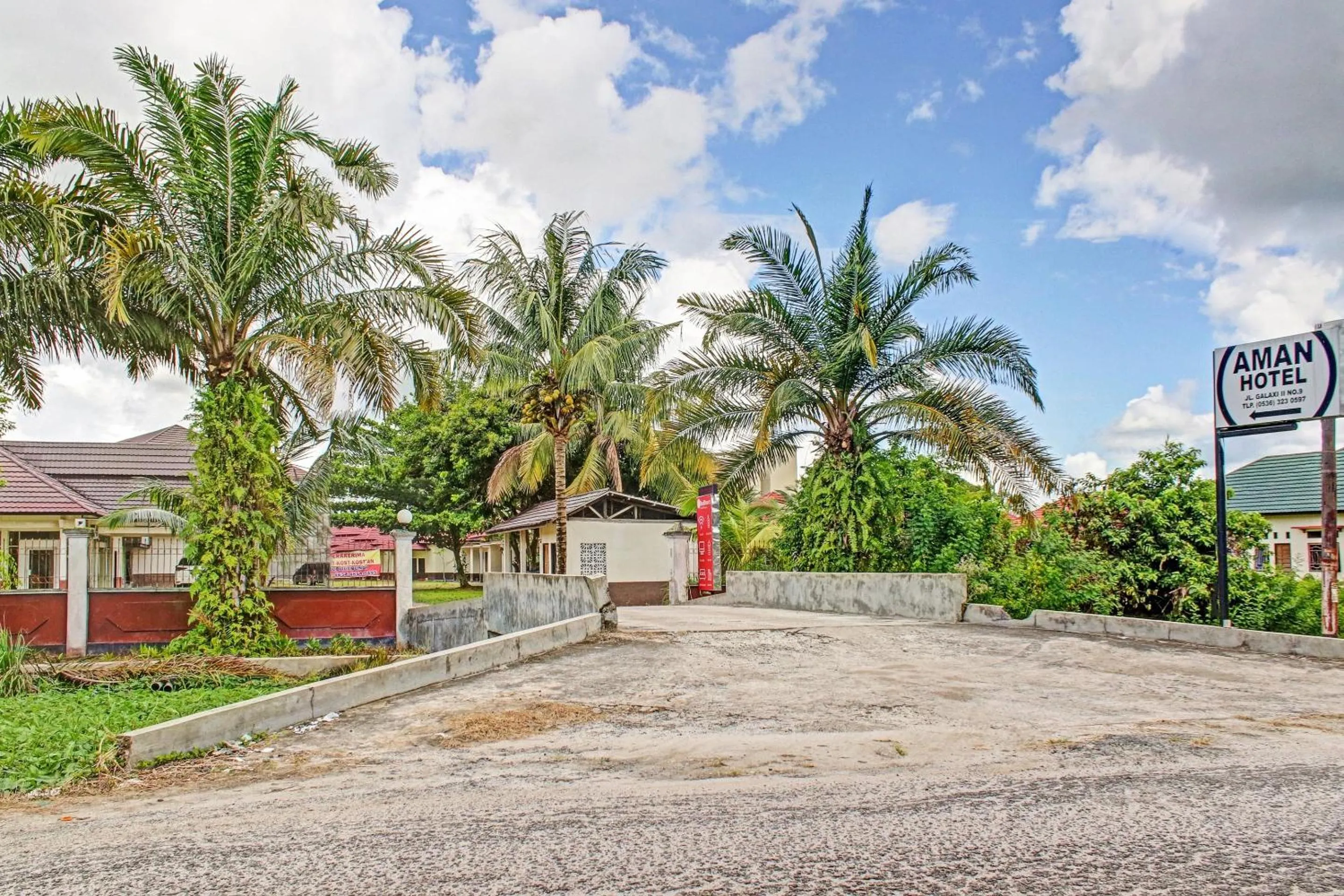 Facade/entrance in Hotel O Aman