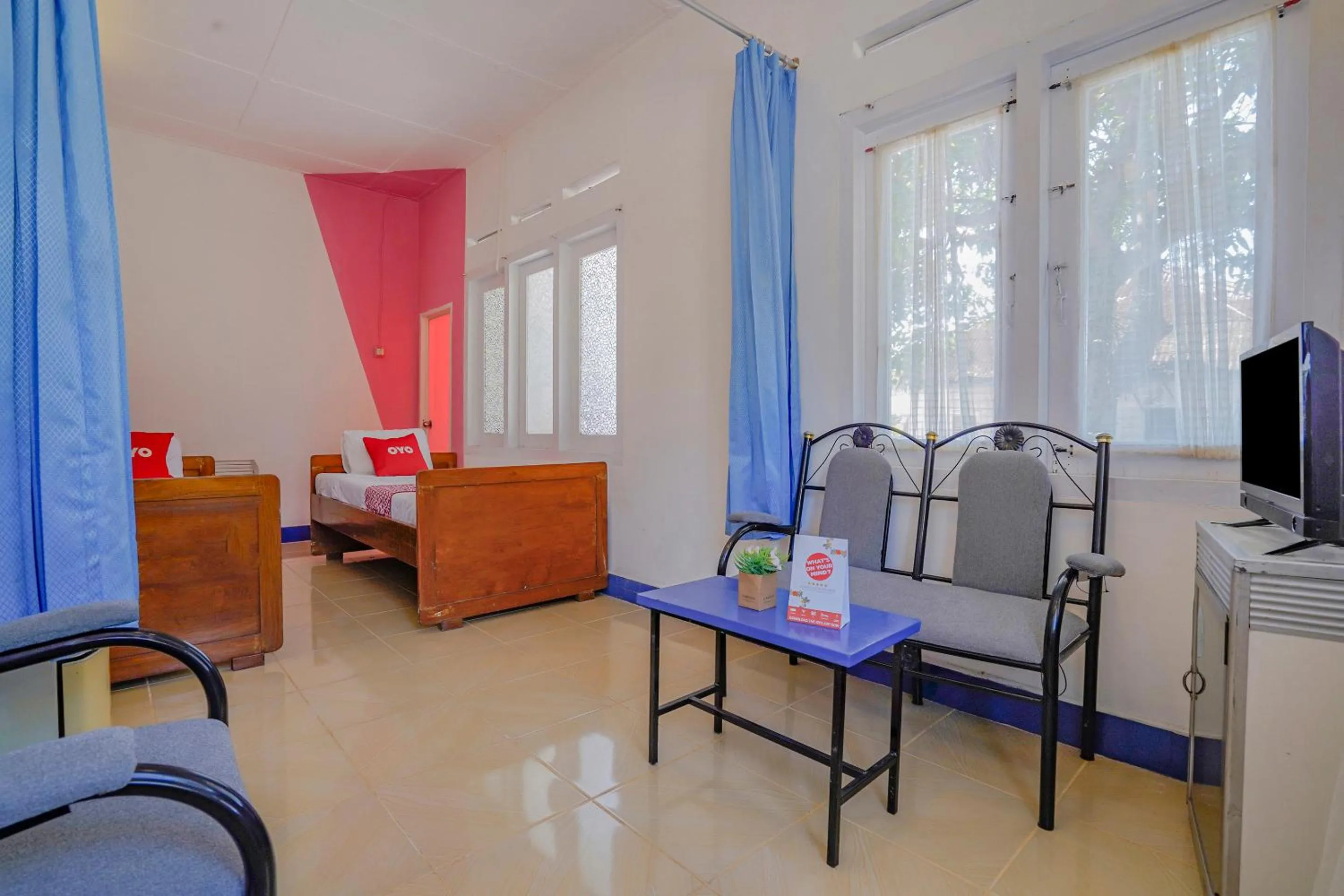Superior Twin Room in OYO 90352 Villa Agape 2