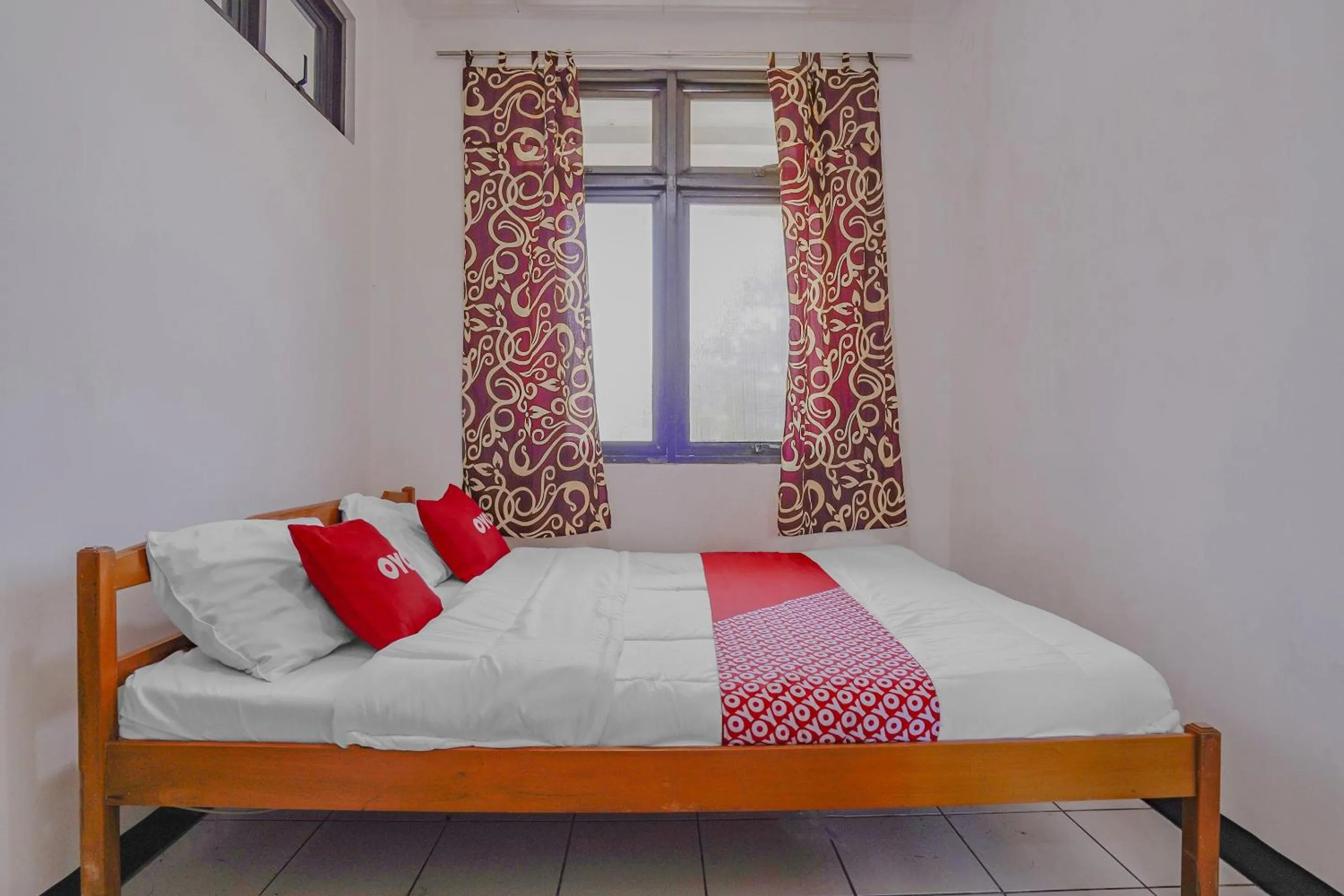 Bedroom in OYO 90352 Villa Agape 2