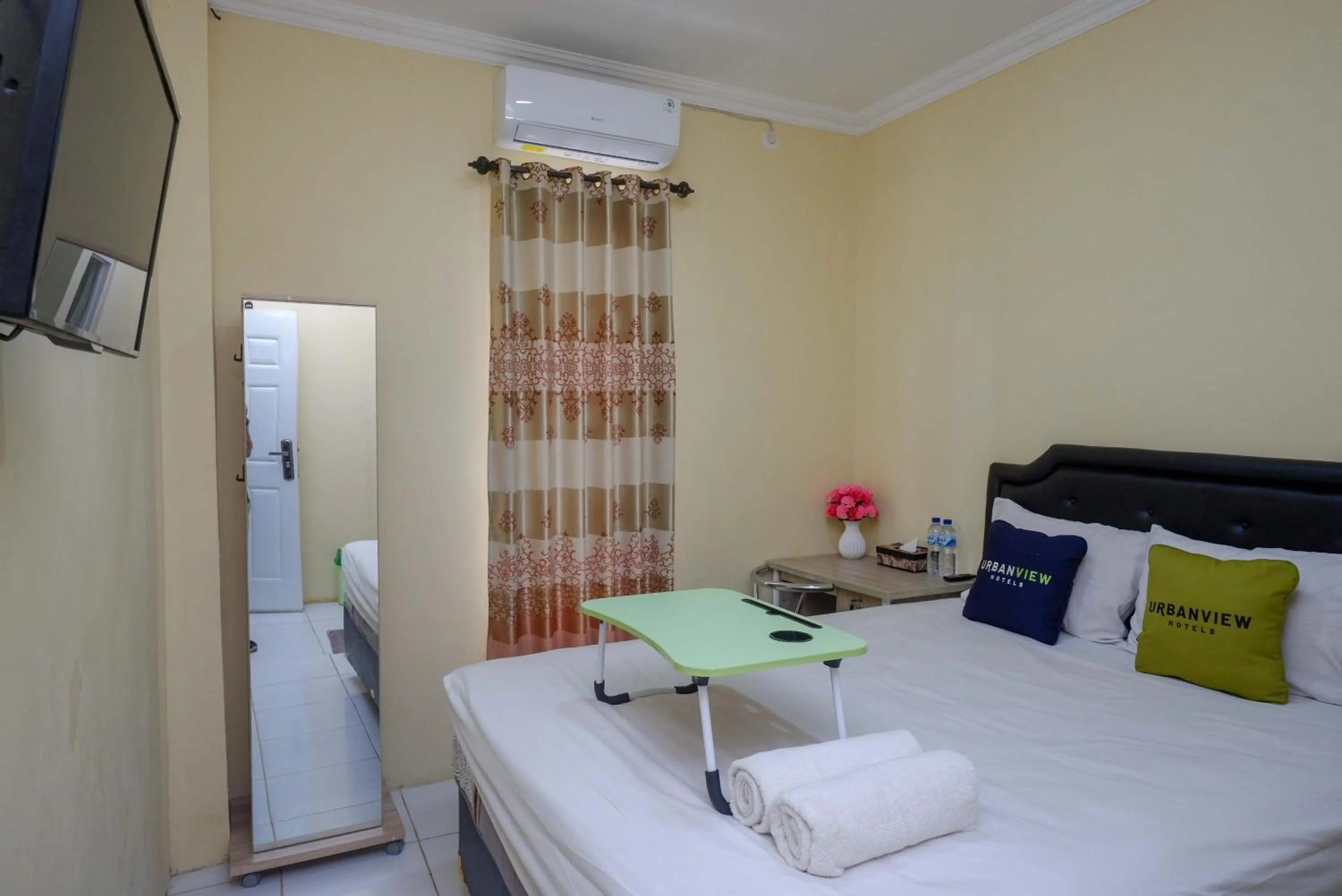 Bedroom, Bed in Urbanview Hotel Jogja City Mall