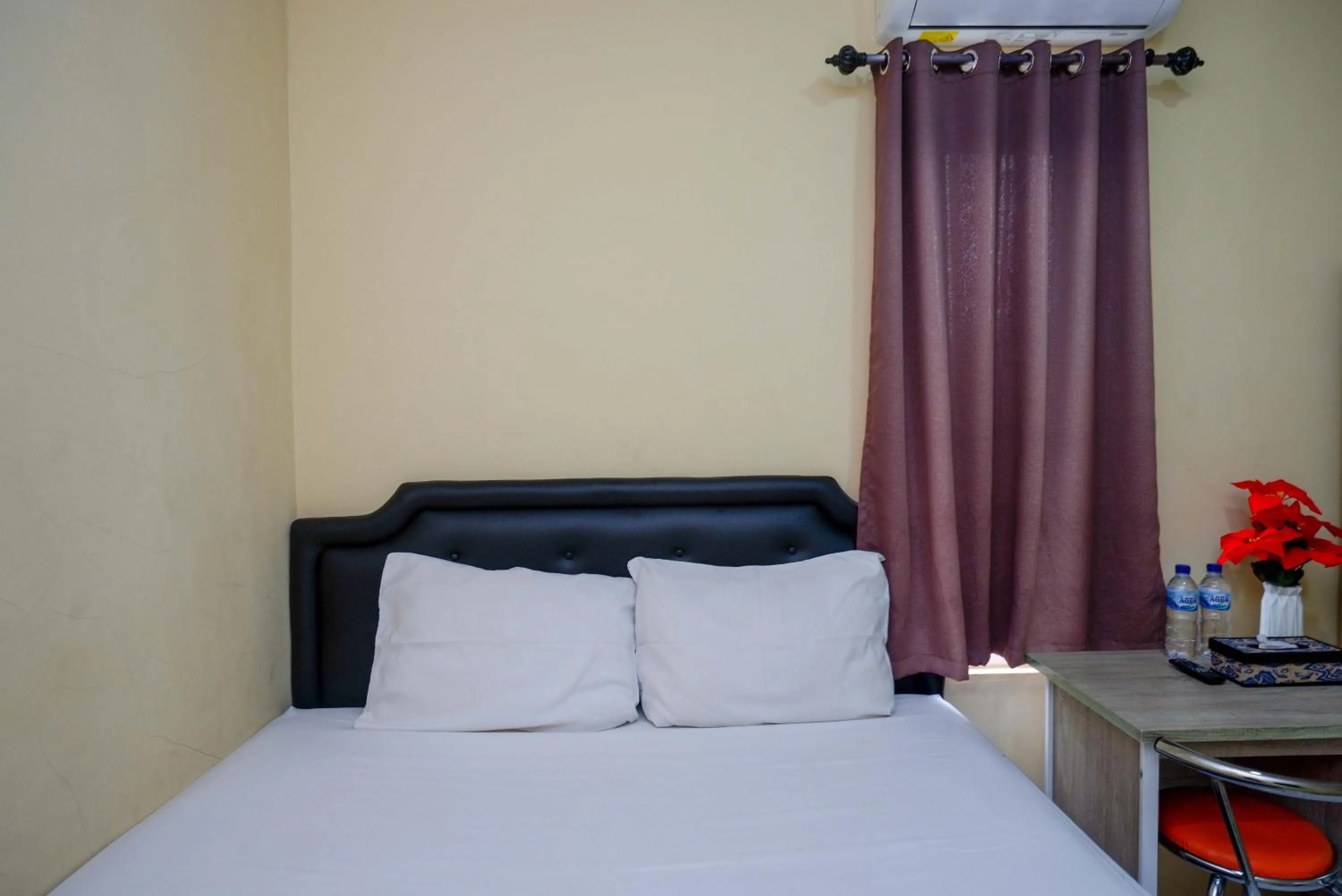 Bedroom, Bed in Urbanview Hotel Jogja City Mall
