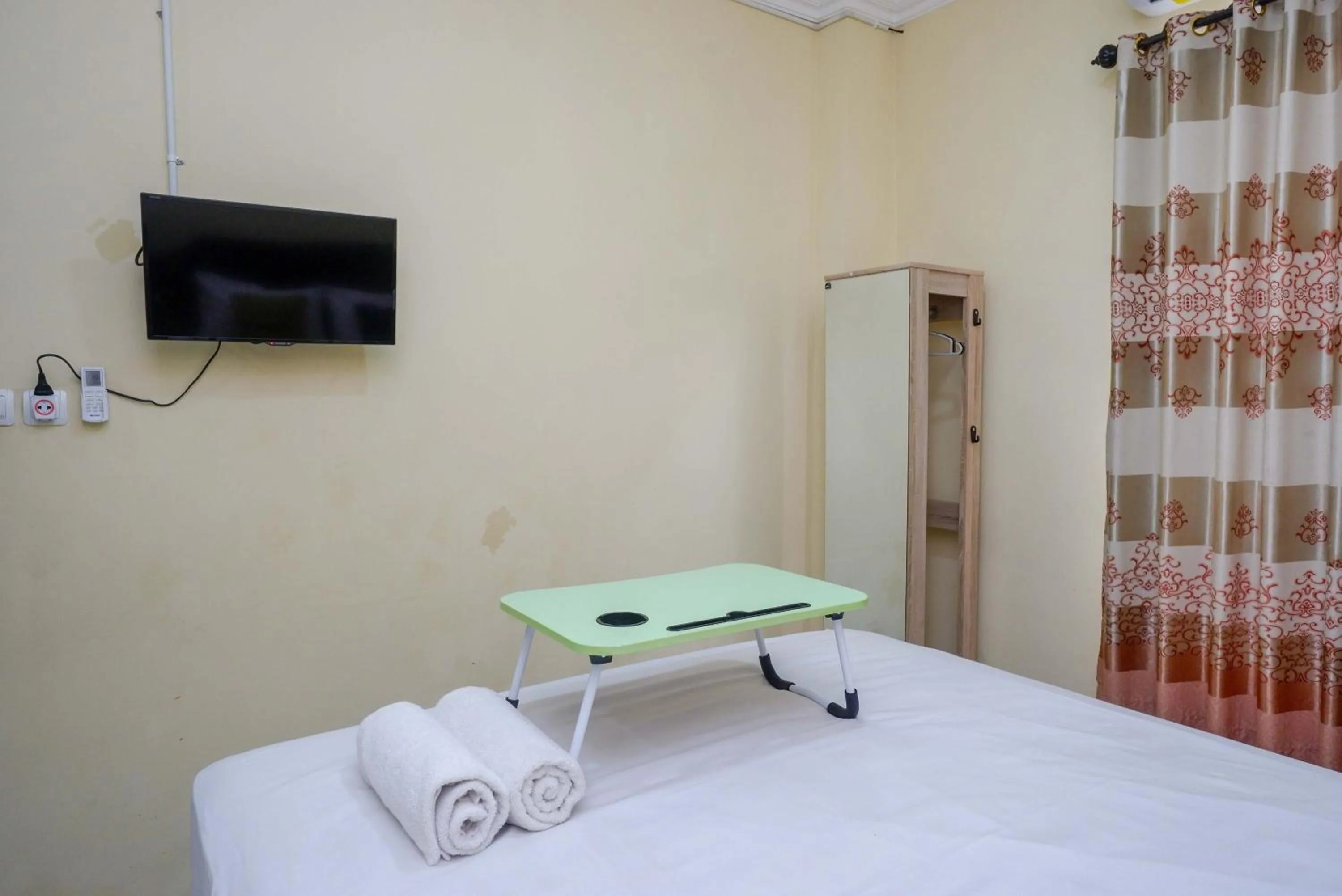 Bedroom, Bed in Urbanview Hotel Jogja City Mall