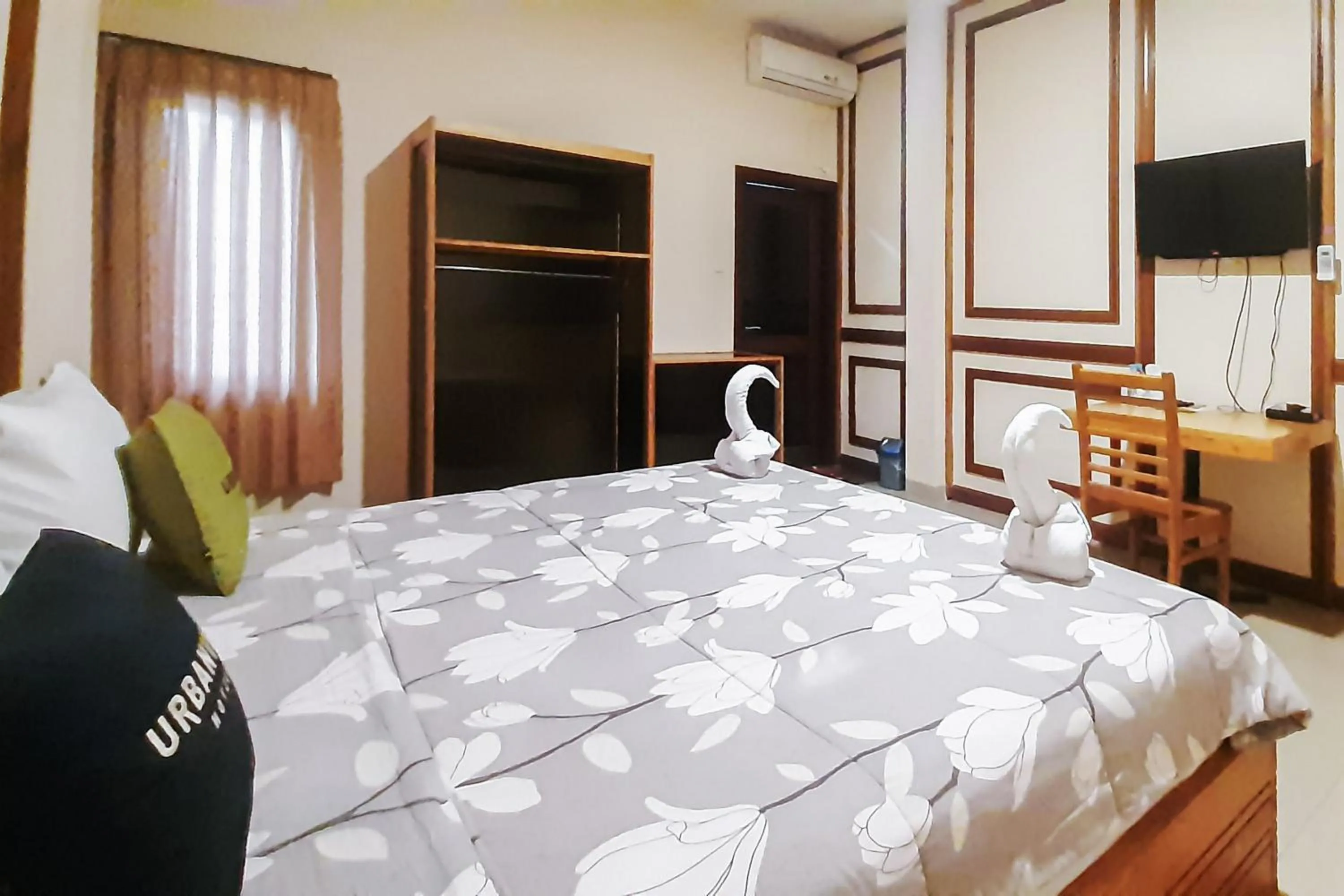 Bedroom, Bed in Urbanview Remington Hotel Palembang By RedDoorz