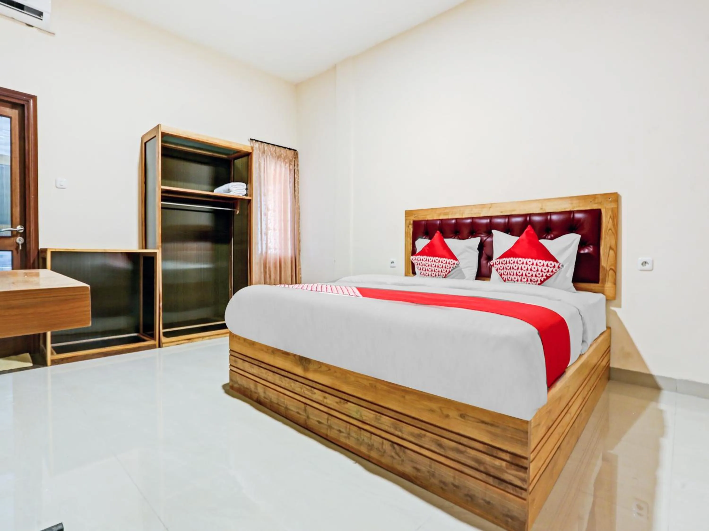 Deluxe Double Room in Capital O 90428 Remington Hotel