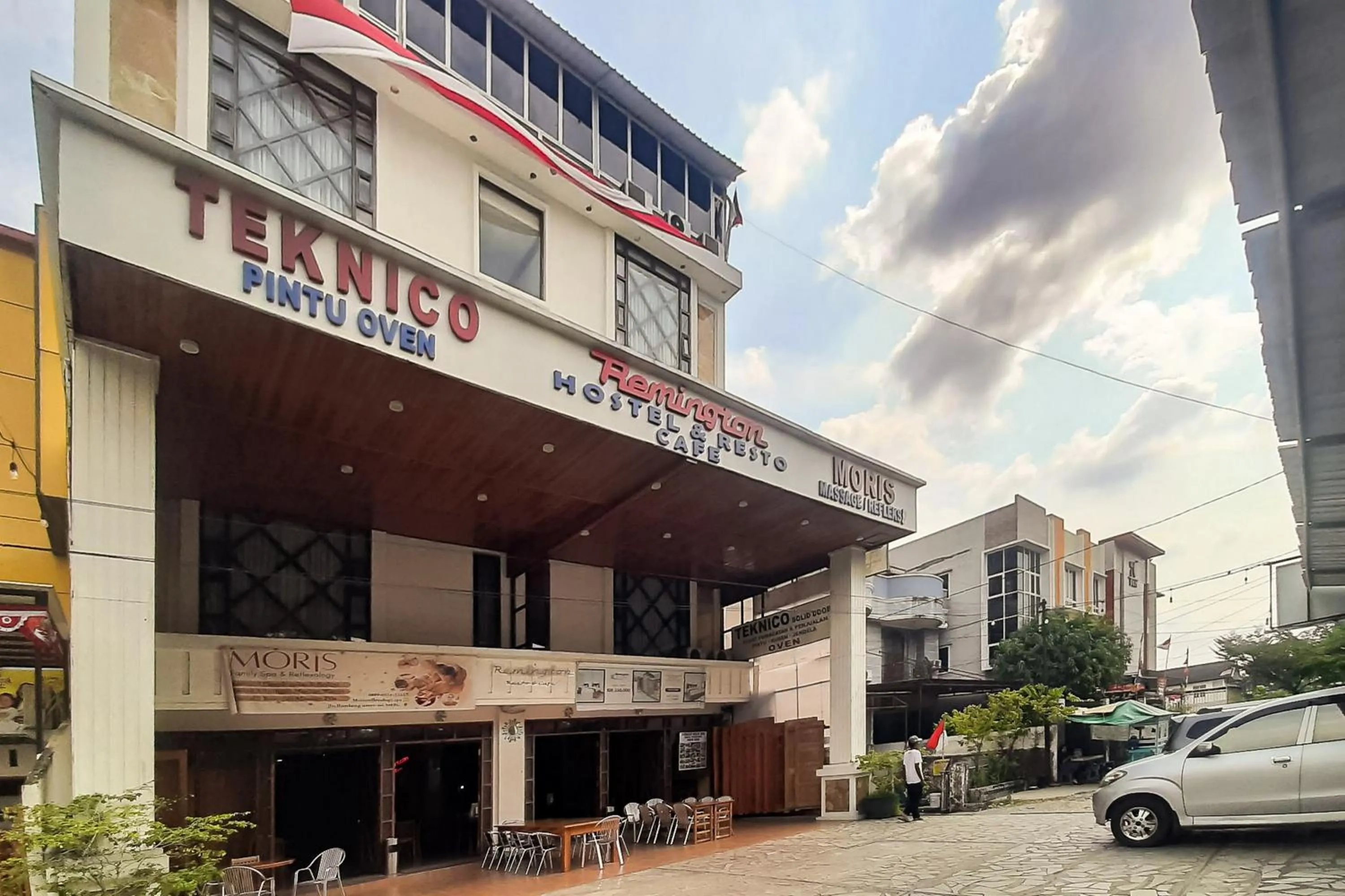Facade/entrance in Urbanview Remington Hotel Palembang By RedDoorz