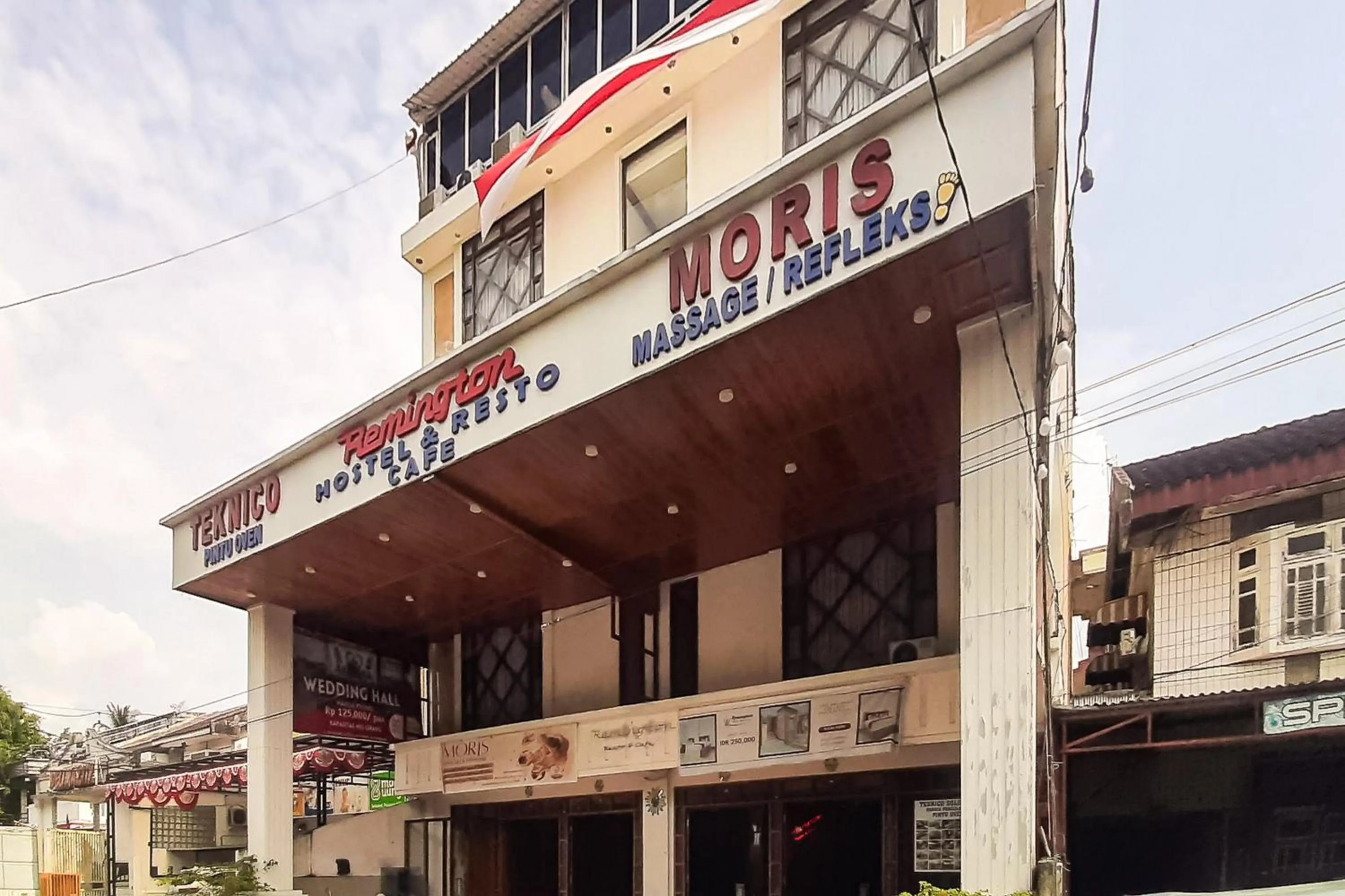 Facade/entrance in Urbanview Remington Hotel Palembang By RedDoorz