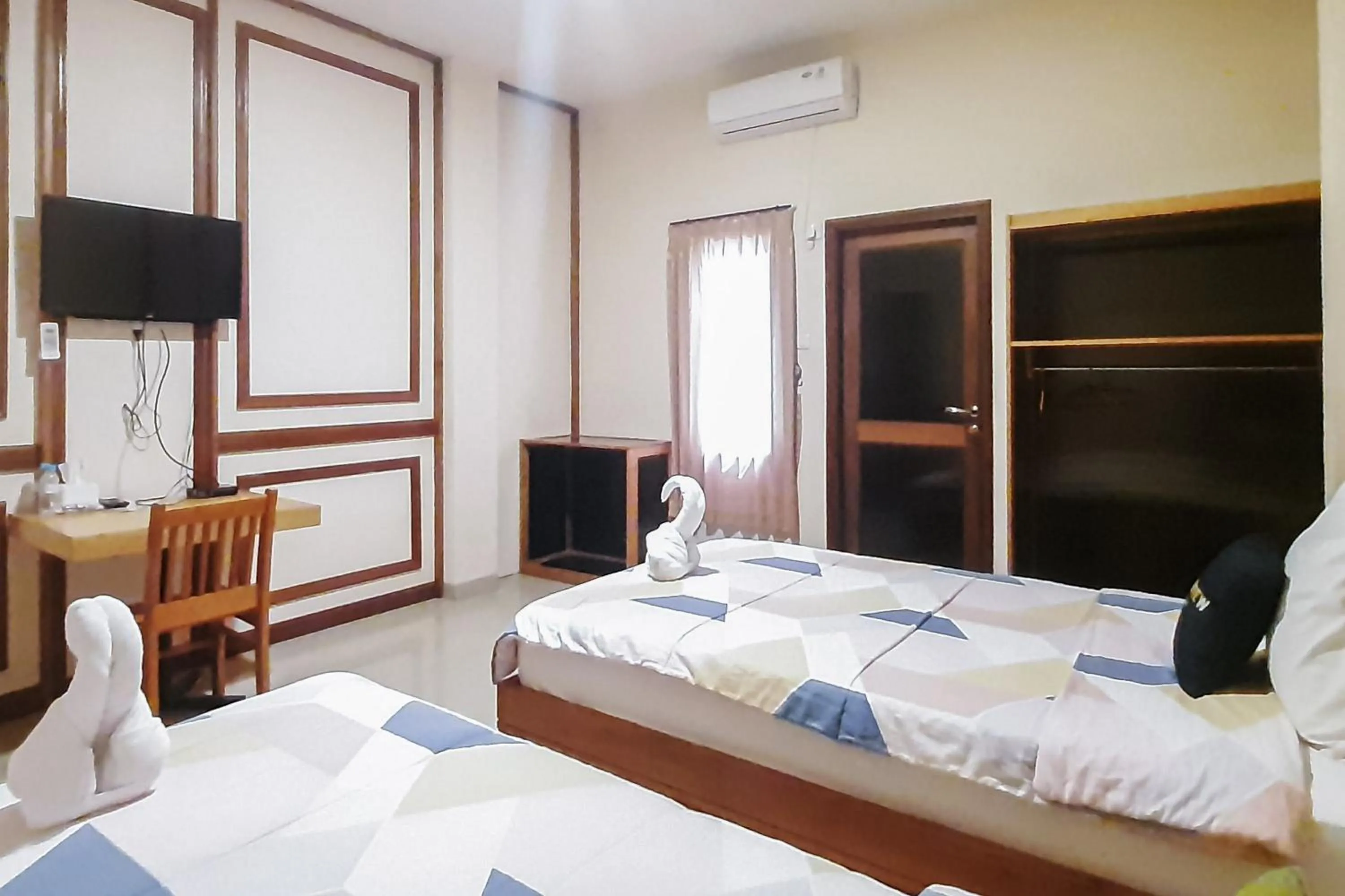Bedroom, Bed in Urbanview Remington Hotel Palembang By RedDoorz