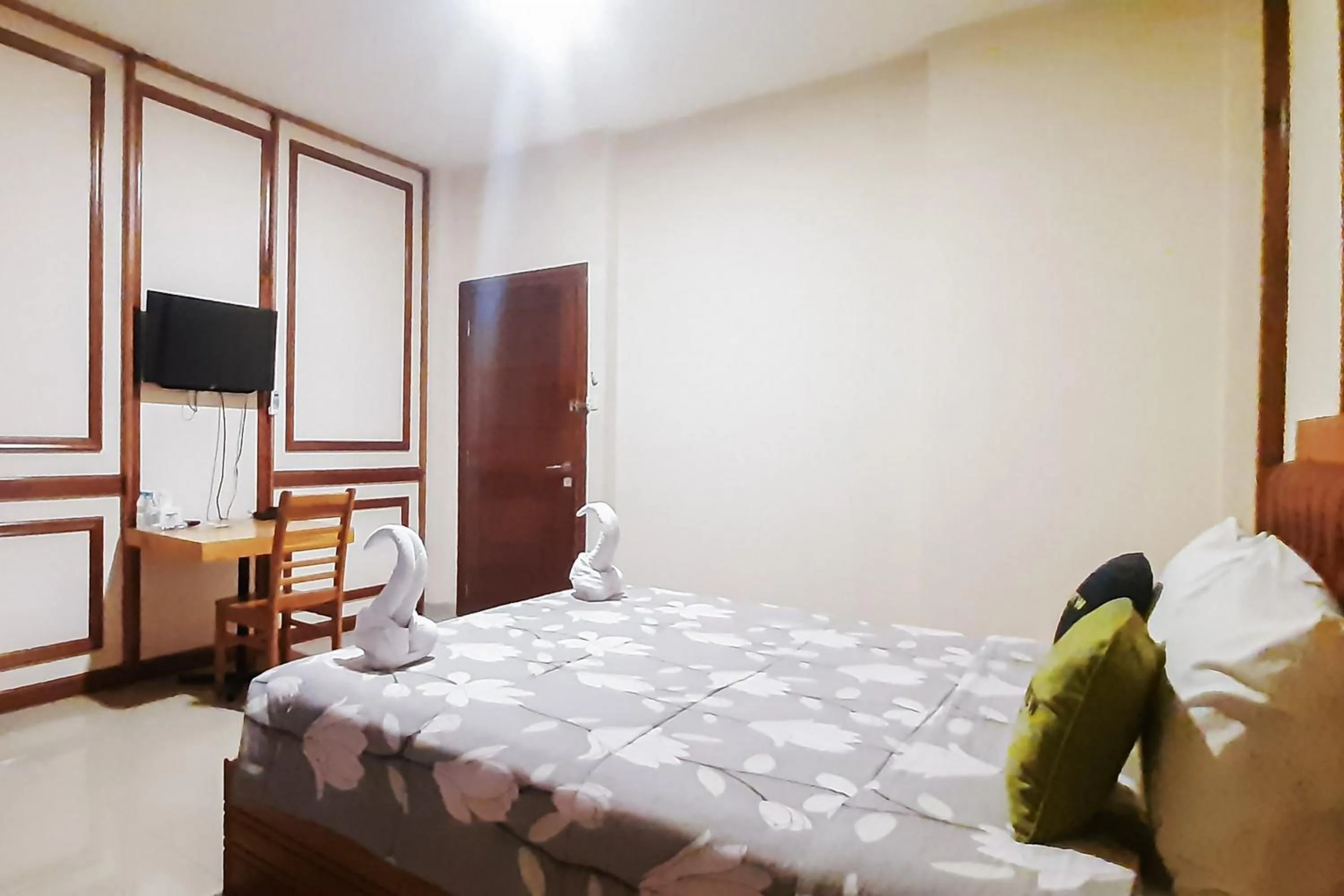 Bedroom, Bed in Urbanview Remington Hotel Palembang By RedDoorz