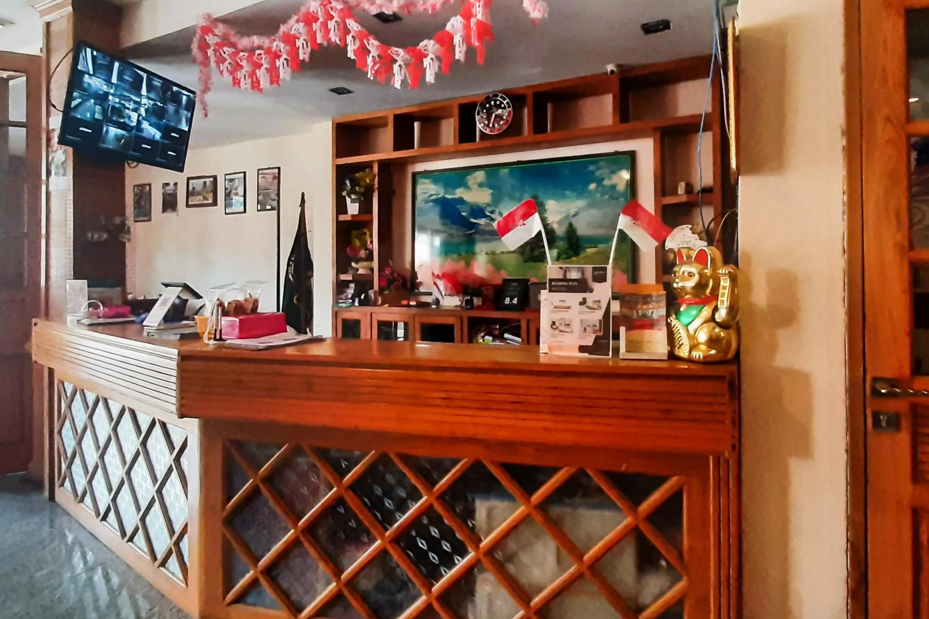 Lobby or reception in Urbanview Remington Hotel Palembang By RedDoorz