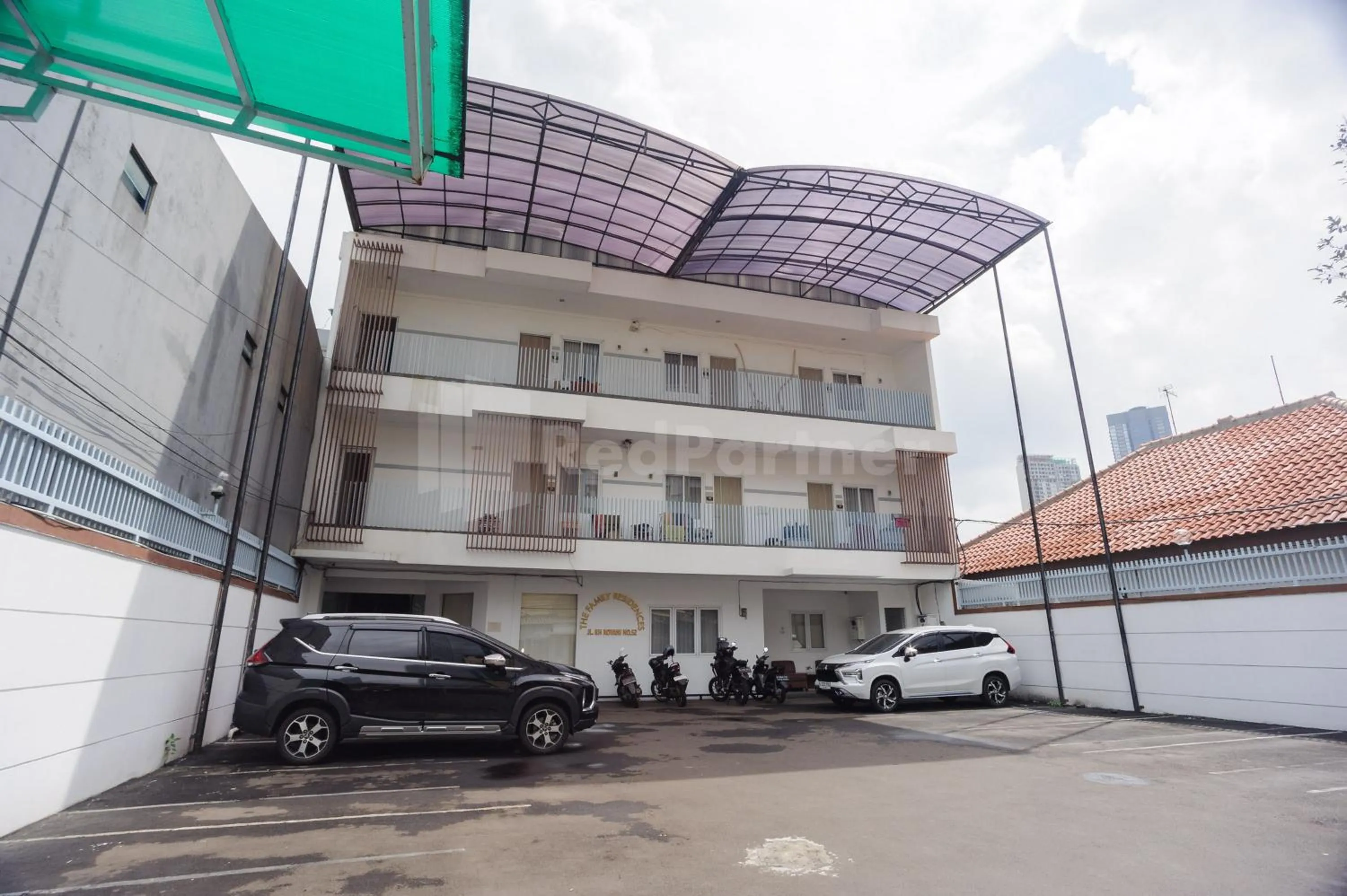 Property building in Family Residence Mitra RedDoorz