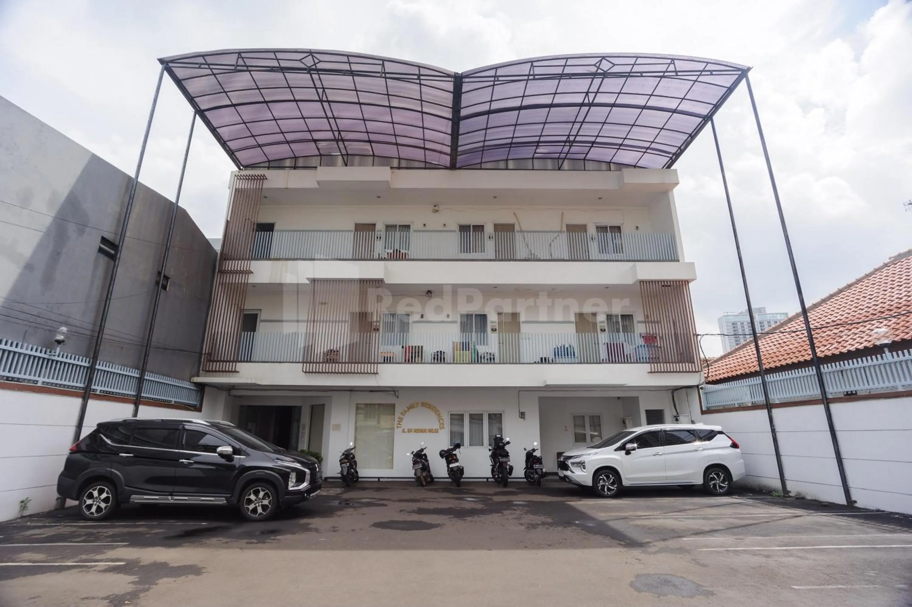 Property building in Family Residence Mitra RedDoorz