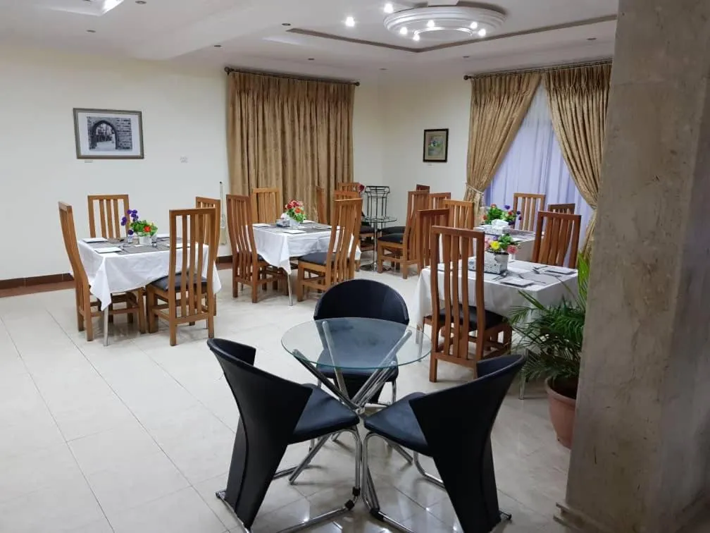 Restaurant/places to eat in Citilodge Hotel