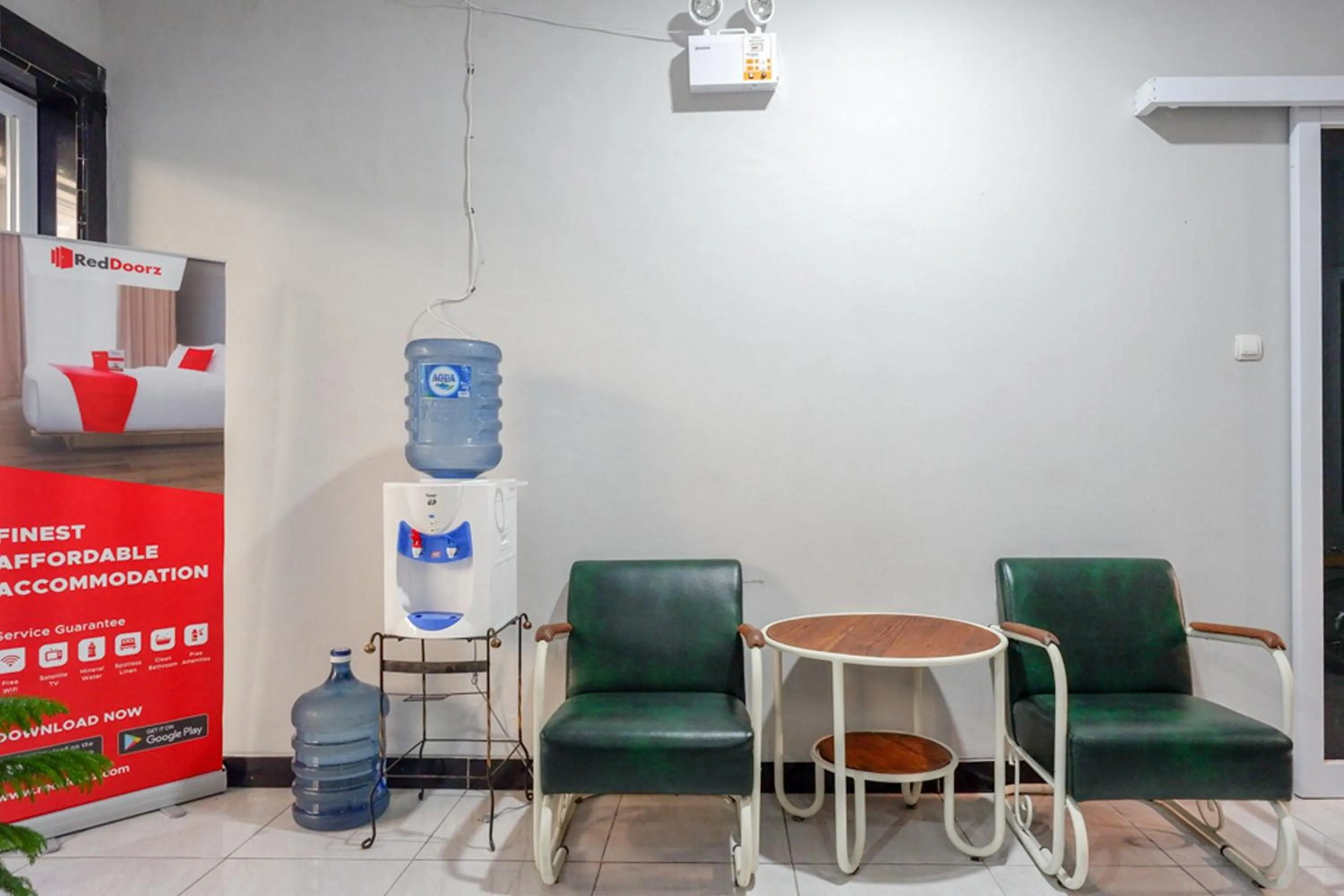 Dining area in RedDoorz near Jalan Adi Sucipto Solo