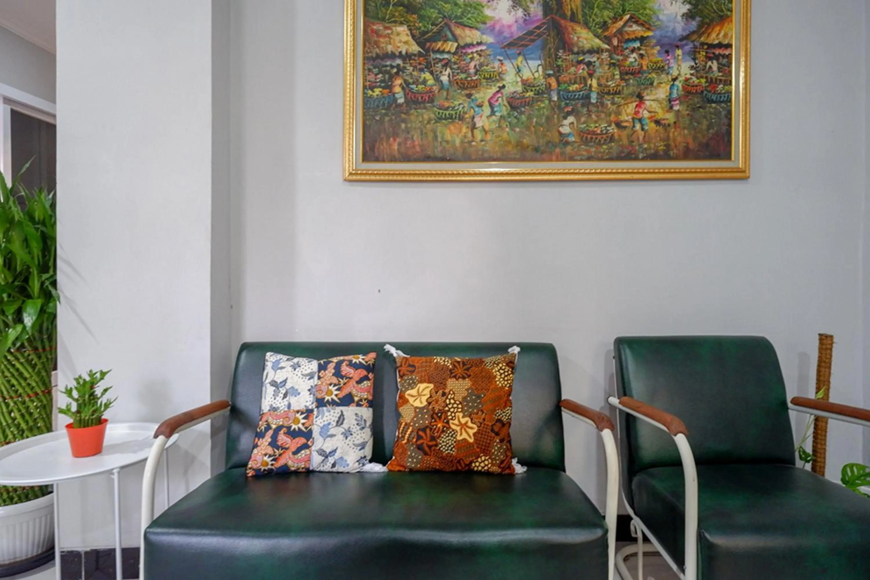 Seating area in RedDoorz near Jalan Adi Sucipto Solo