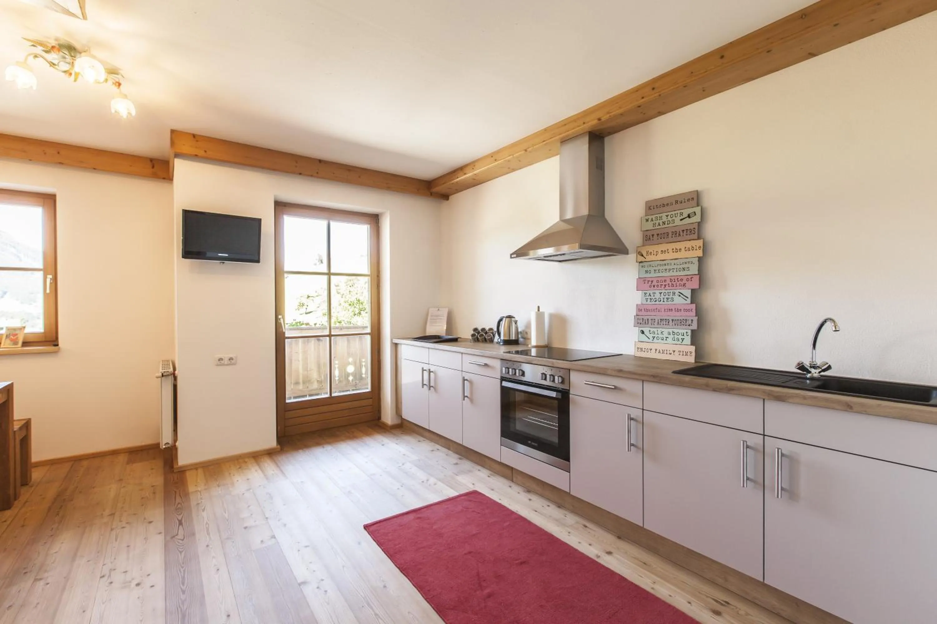 Communal kitchen in Hotel Frohnatur