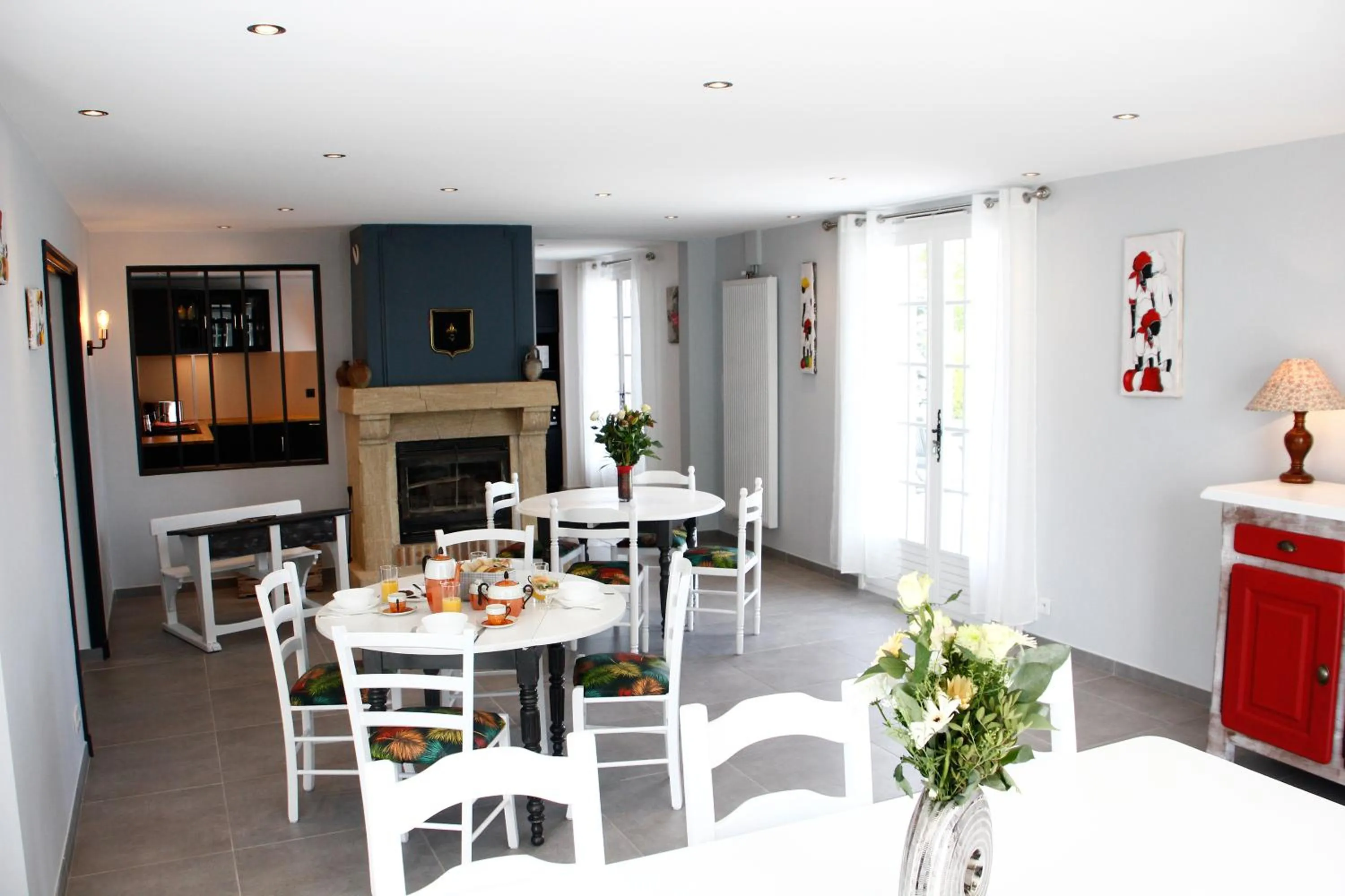 Dining area in LA VEUZAINE