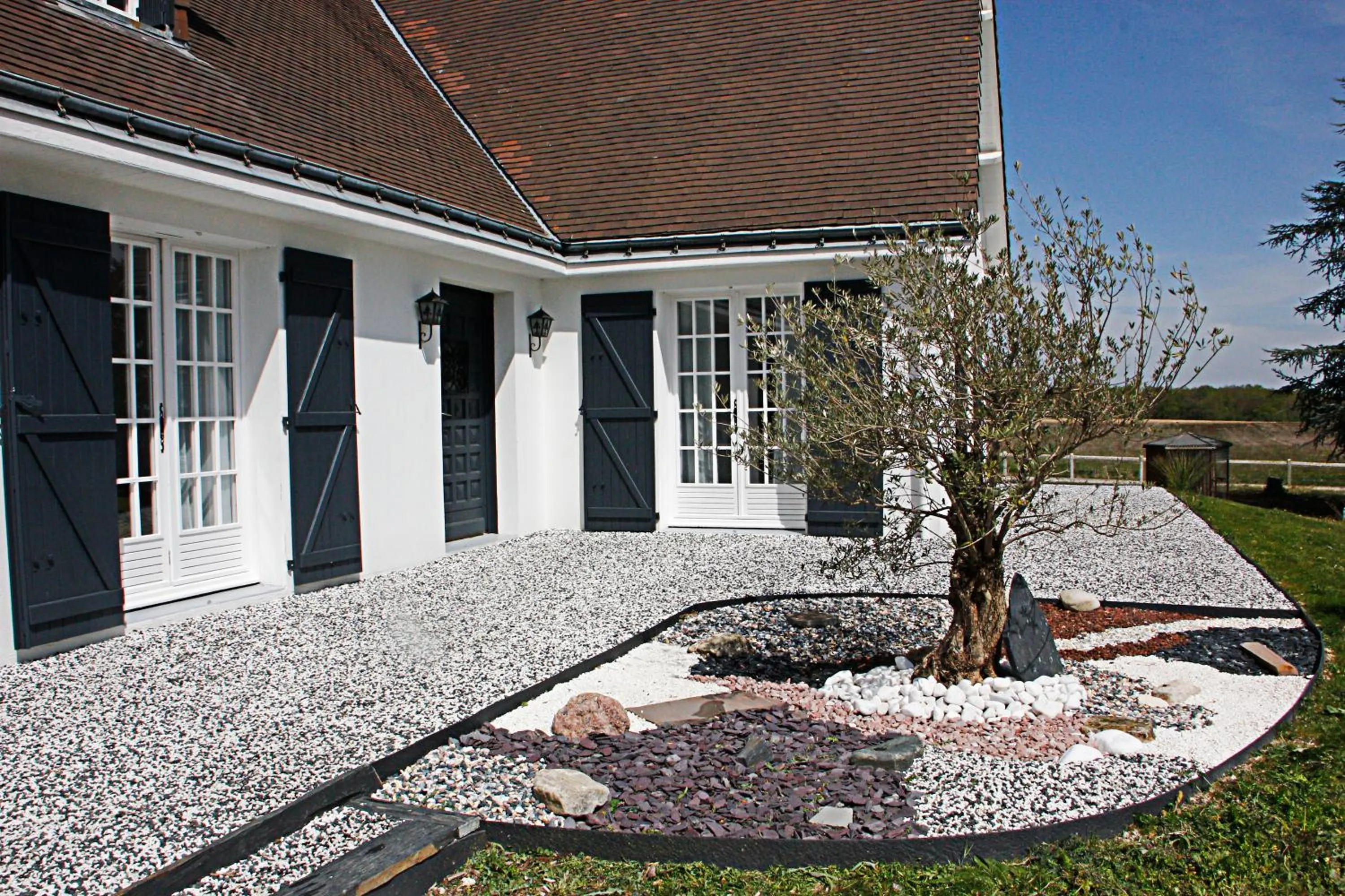 Facade/entrance in LA VEUZAINE