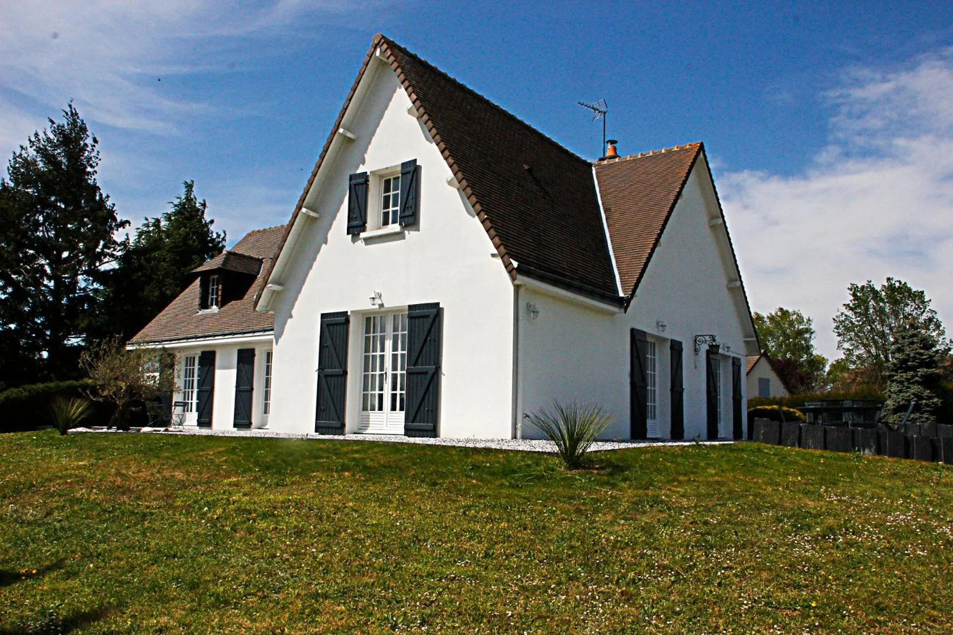 Property building in LA VEUZAINE