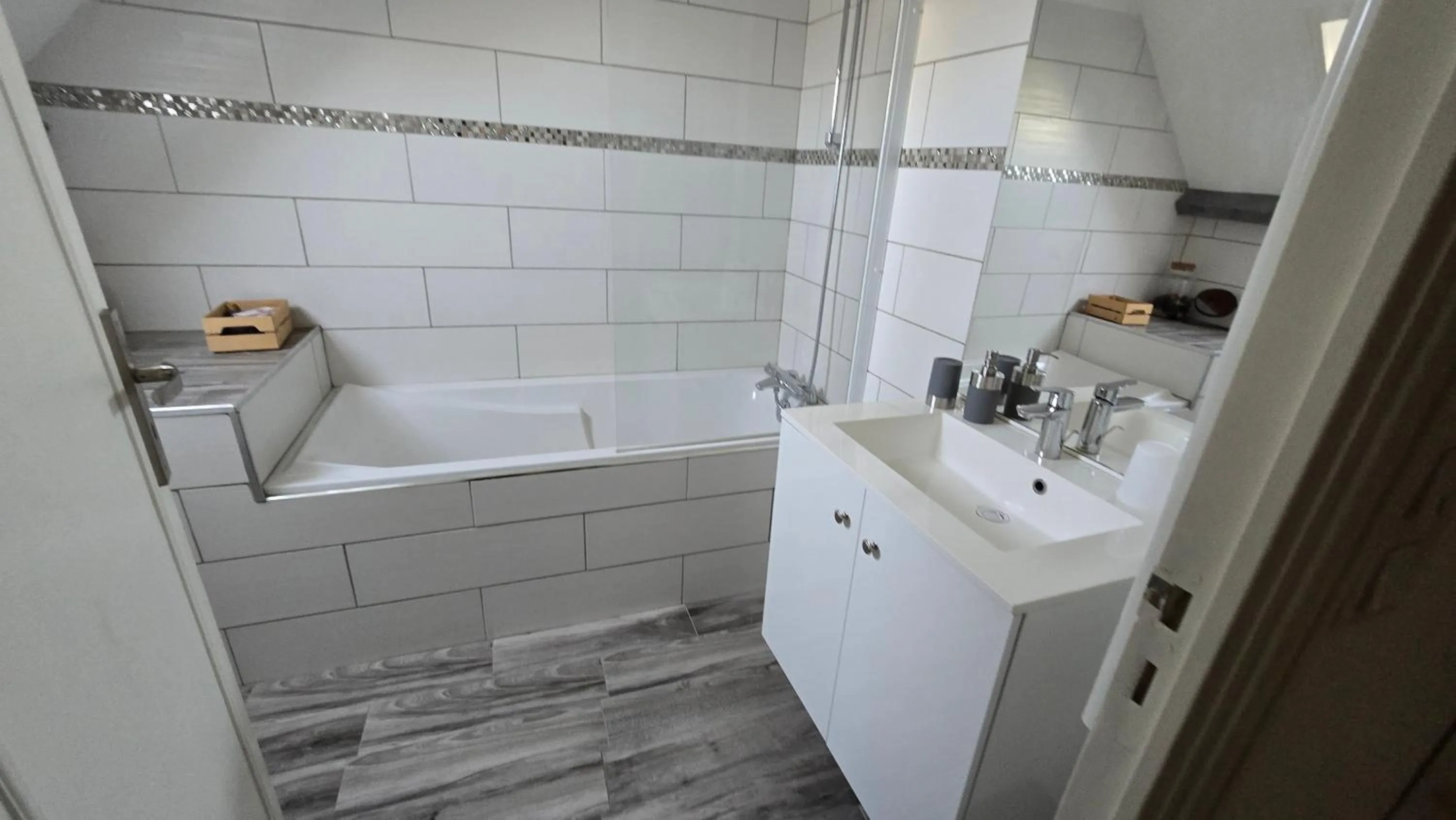 Bathroom in LA VEUZAINE