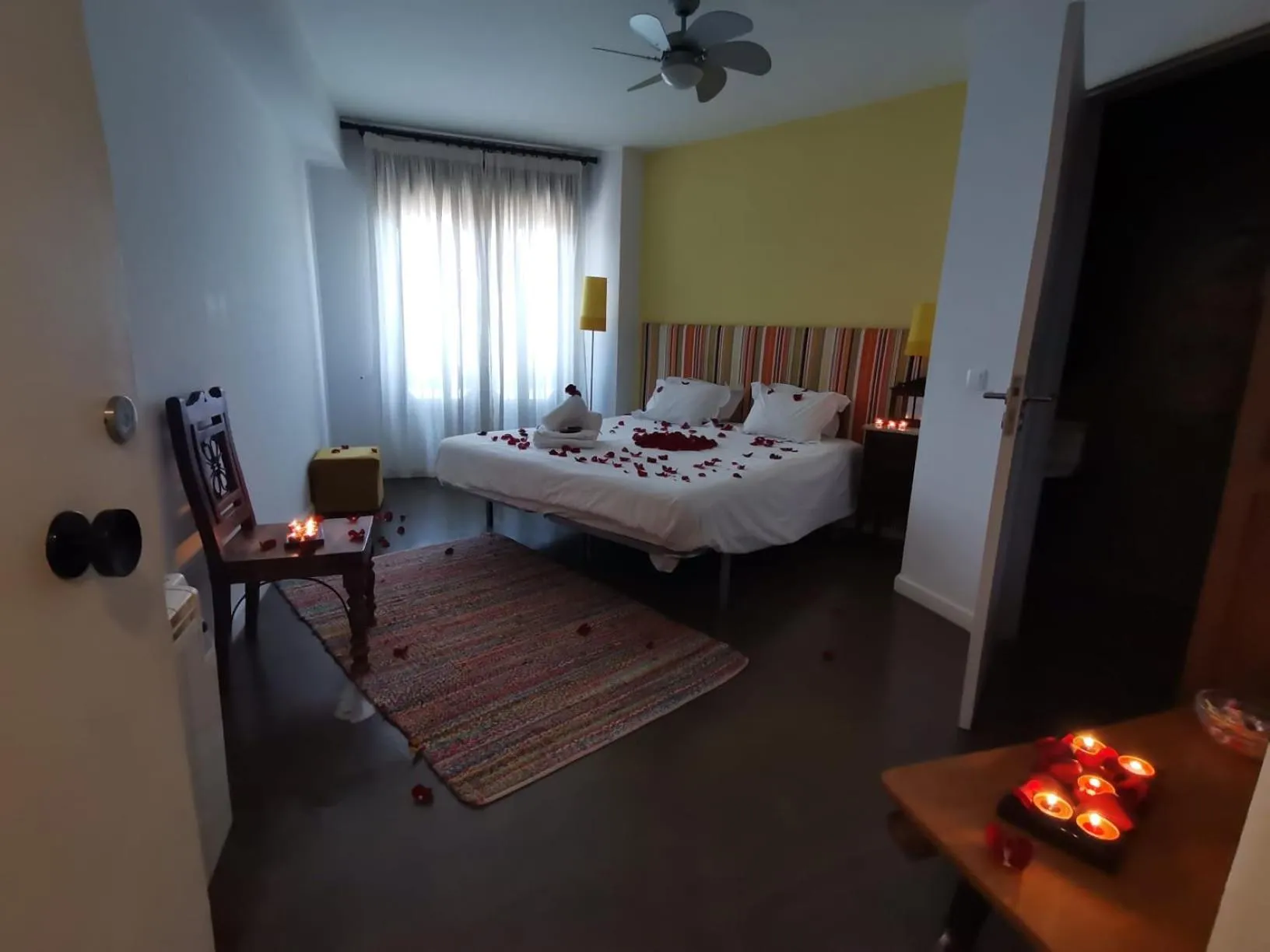 Photo of the whole room, Bed in RA PARAISO