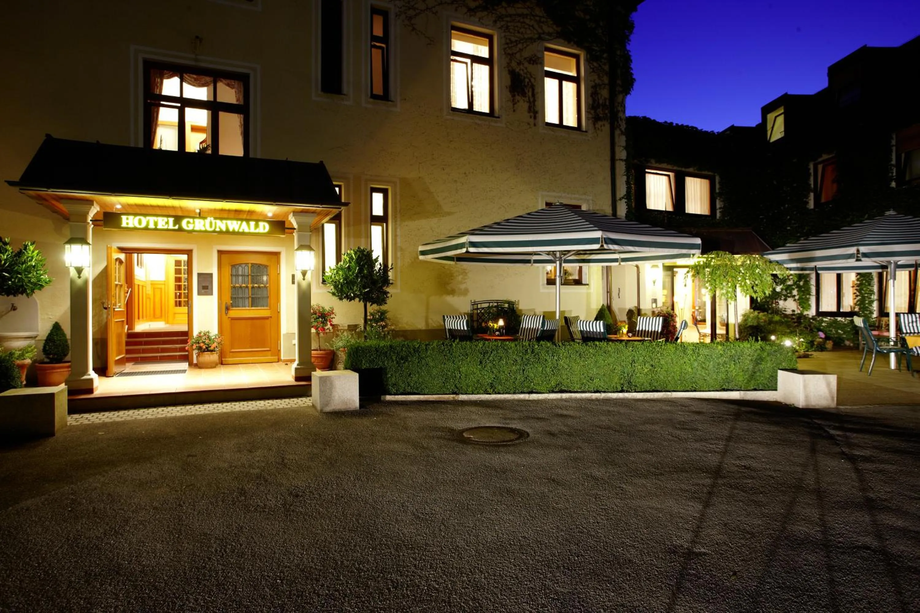 Facade/entrance in Hotel Grünwald