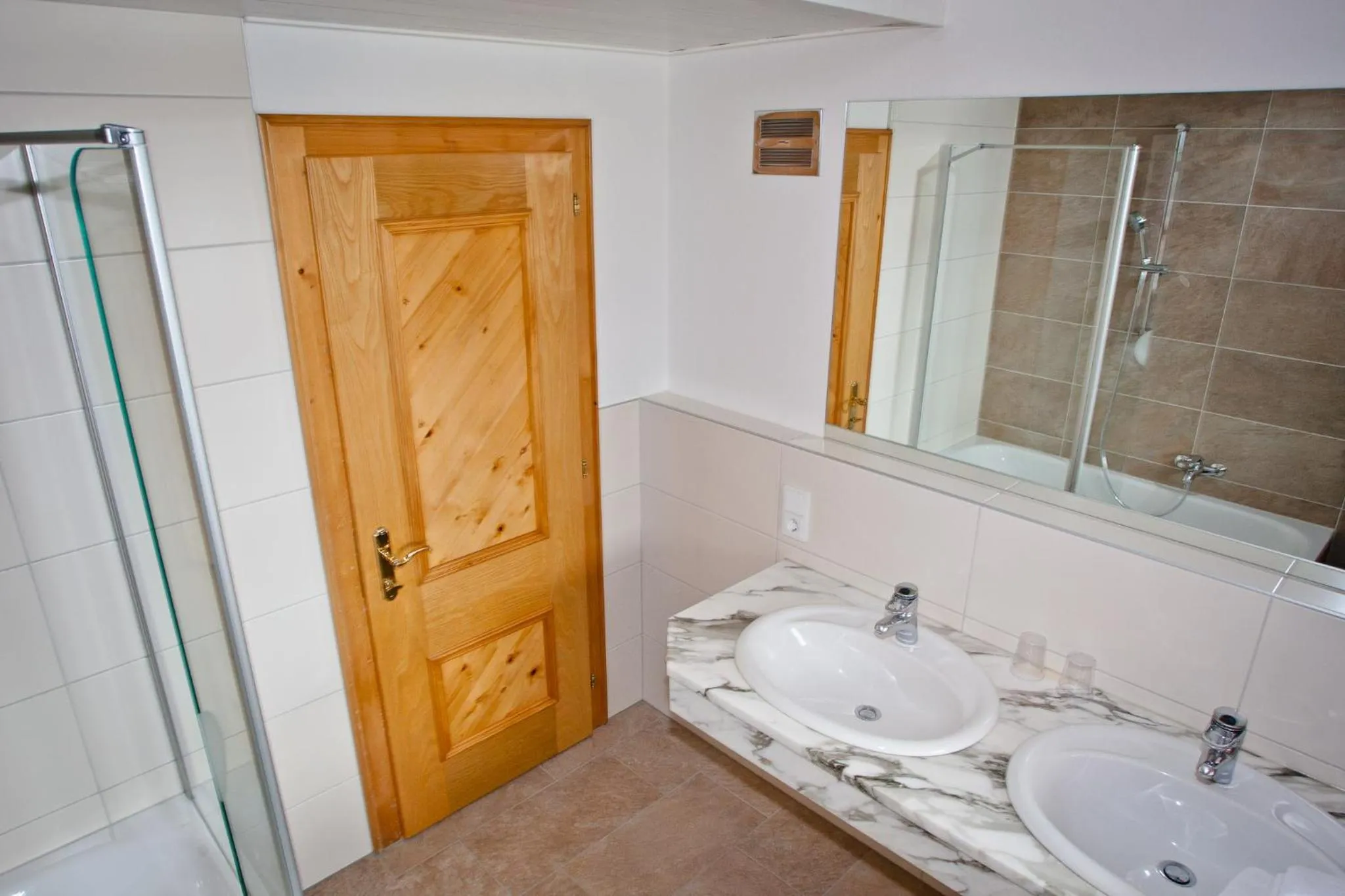 Shower in Hotel Gasthof Mitteregger - BEST PLACE in town with summercard included