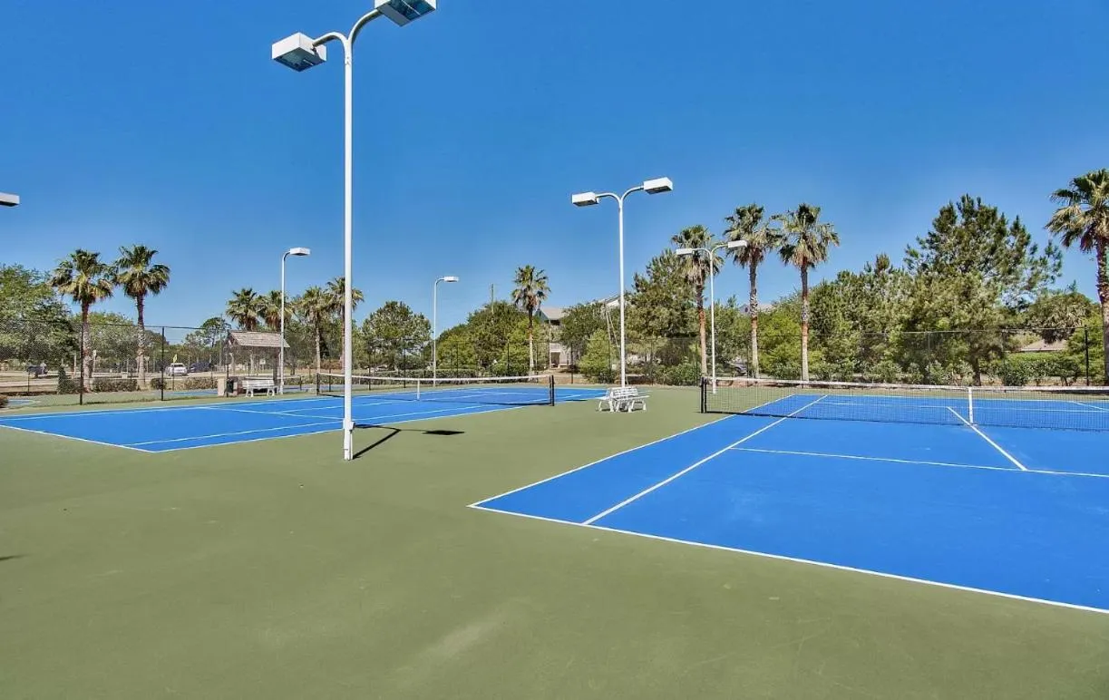 Tennis court in 1815 A Slice of Heaven Destin - Pool & Ocean View