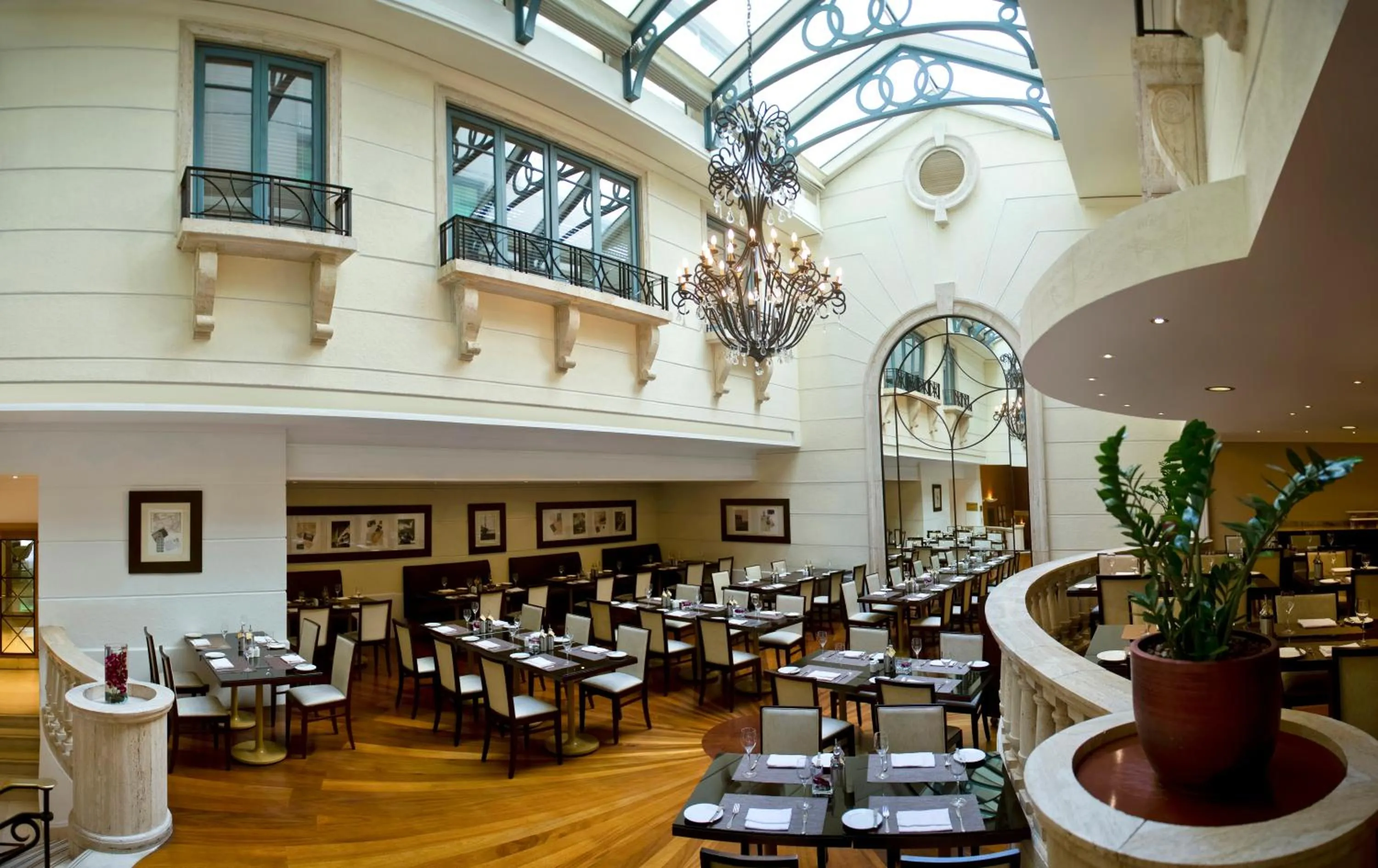 Restaurant/places to eat in Radisson Blu Martinez Beirut