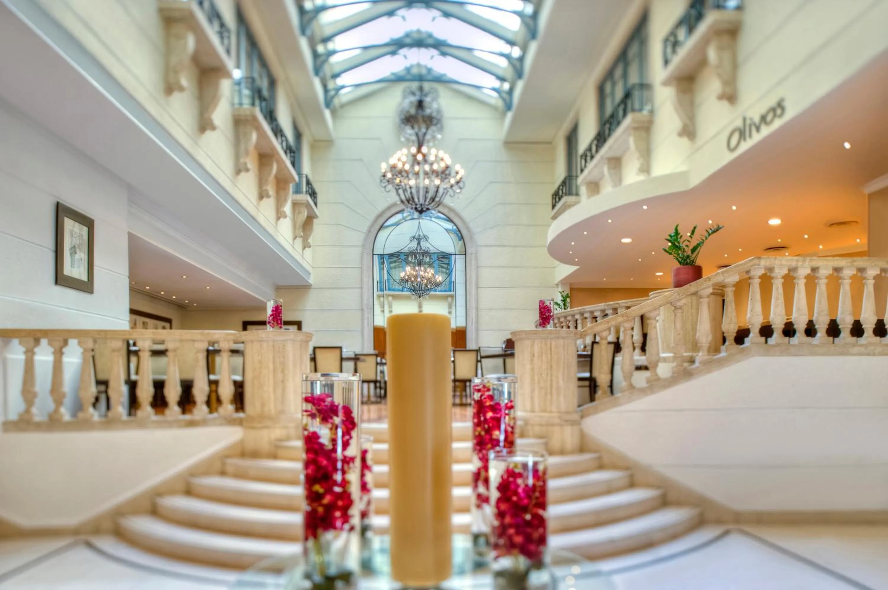 Restaurant/places to eat in Radisson Blu Martinez Beirut