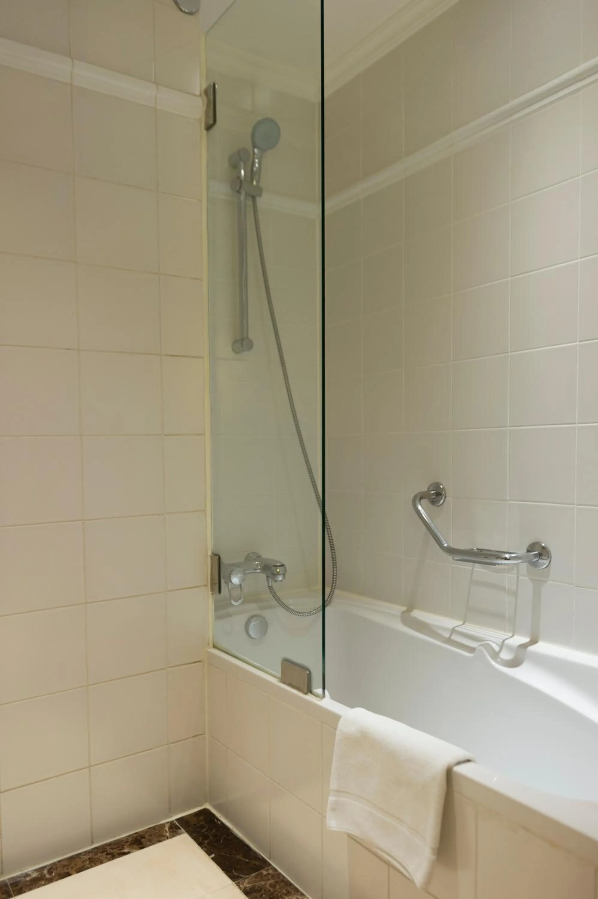 Bathroom in Radisson Blu Martinez Beirut